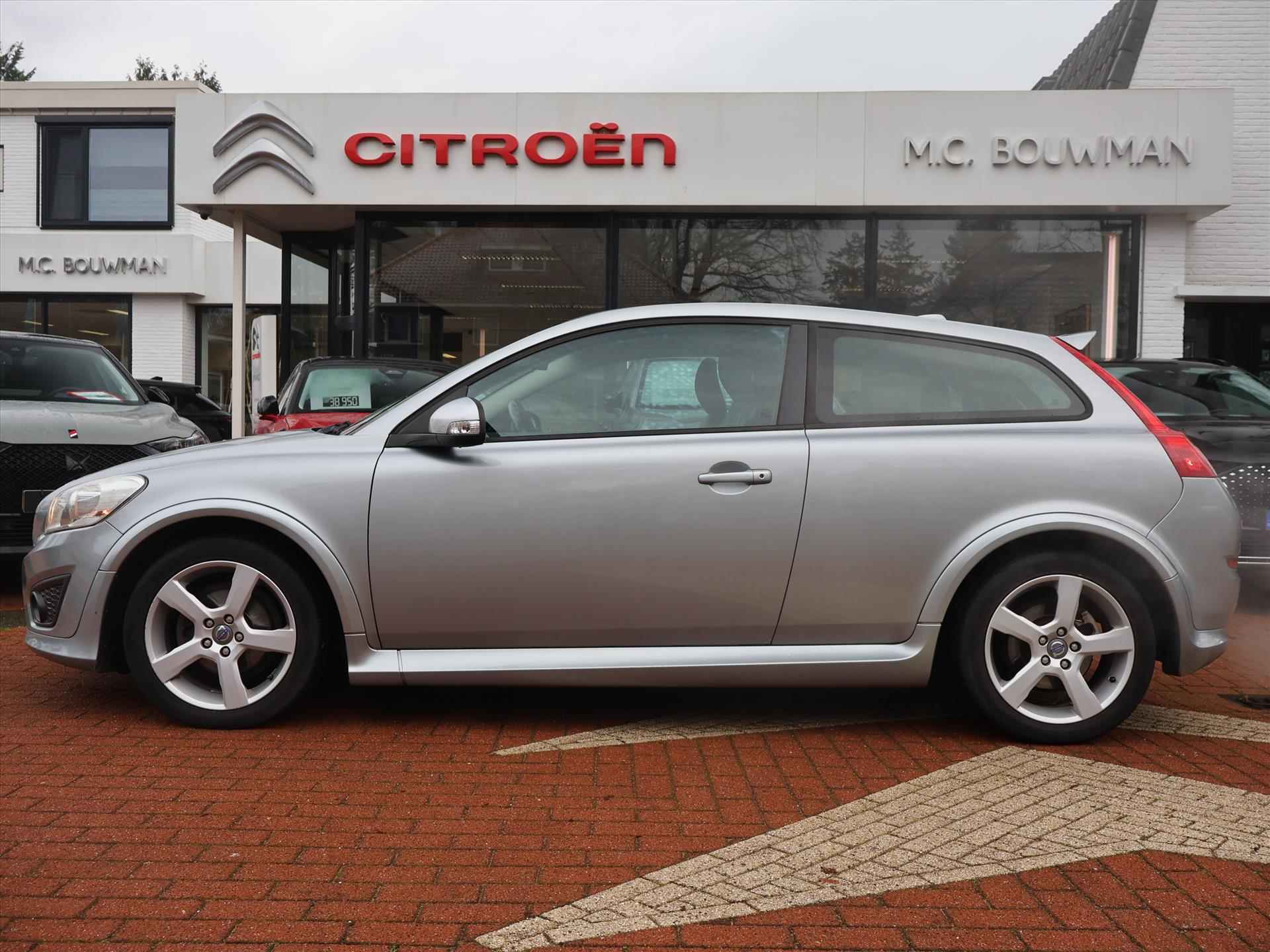 Volvo C30 2.0 145PK R-Edition, Rijklaarprijs | Lichtmetalen wielen | Leder - 2/61