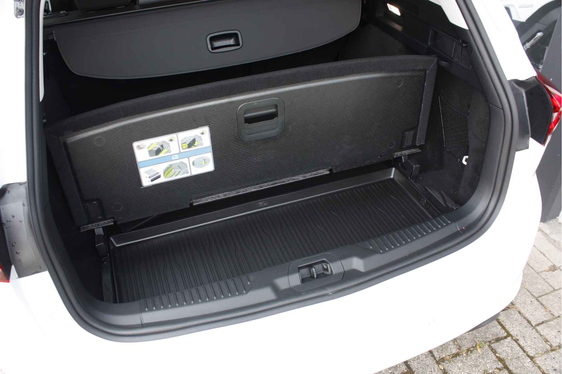 Ford FOCUS Wagon 1.0 EcoBoost Hybrid | Verwarmde stoelen, voorruit en stuurwiel | Camera | Apple carplay/ Android auto | Getint glas | - 15/45