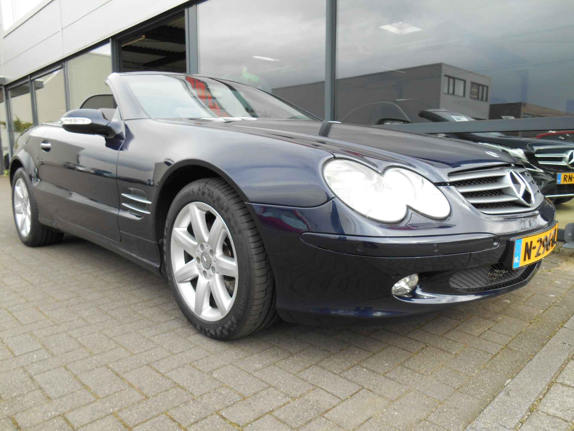 Mercedes-Benz SL-Klasse 350 - 3/27