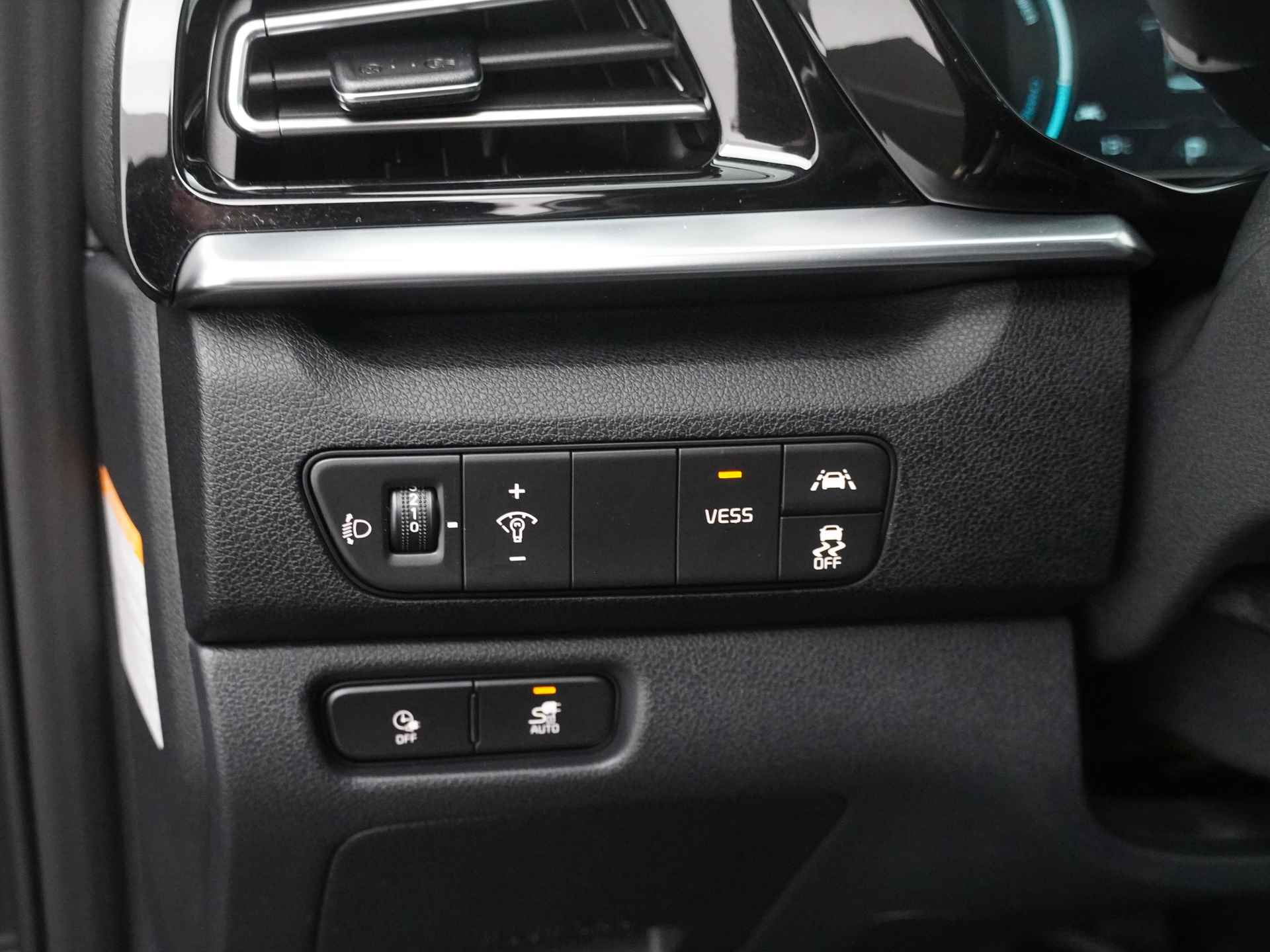 Kia e-Niro DynamicPlusLine 64 kWh - Adaptief Cruise Control - Climate Control - Navigatie - Apple/Android Carplay - Fabrieksgarantie Tot 2028 - 21/45