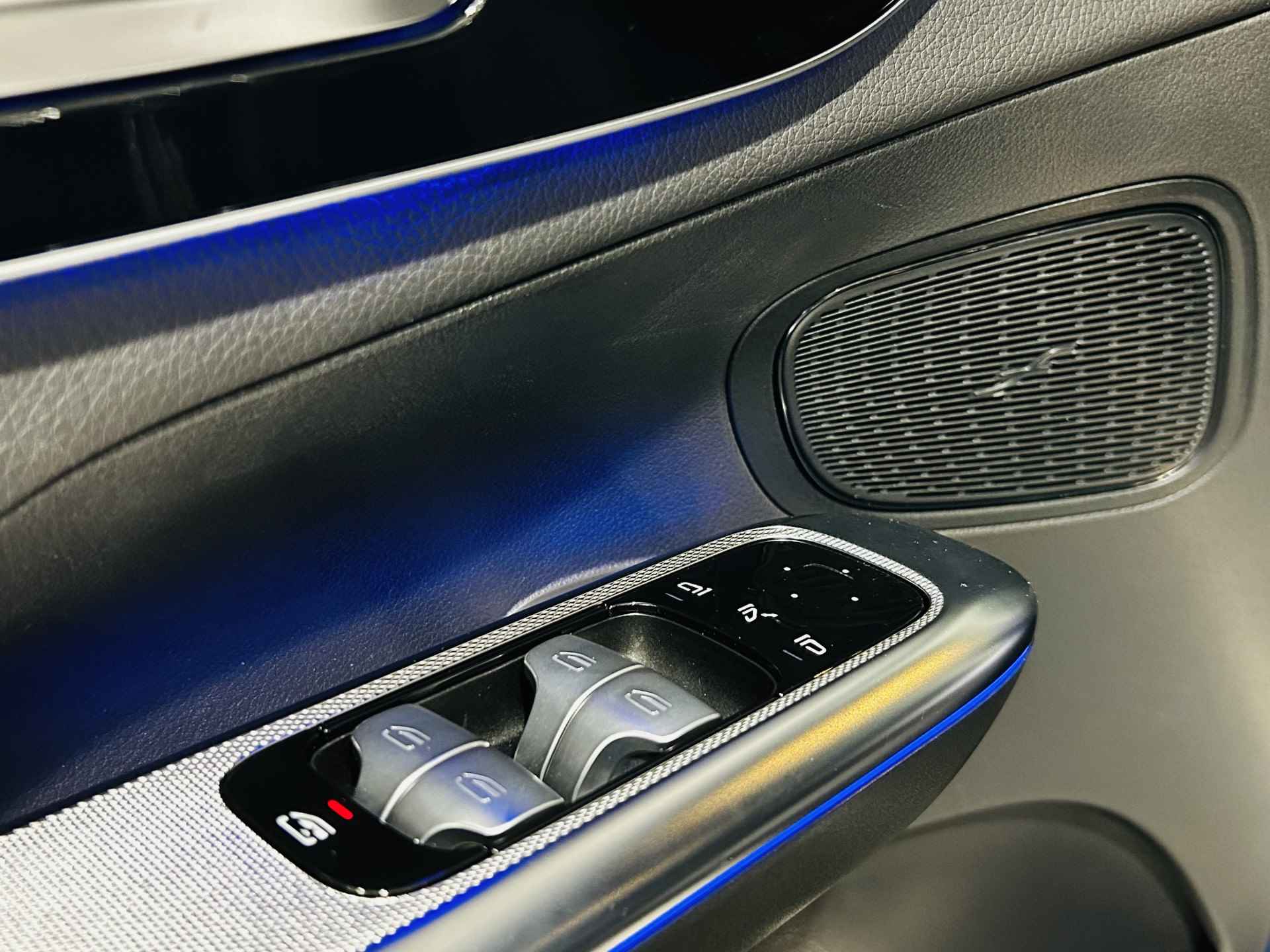 Mercedes-Benz GLC 300e 4MATIC AMG // Trekhaak // Distronic // 360 Camera // Memory Stoelen // Digital Light // Sfeerverlichting // Carplay - 32/51