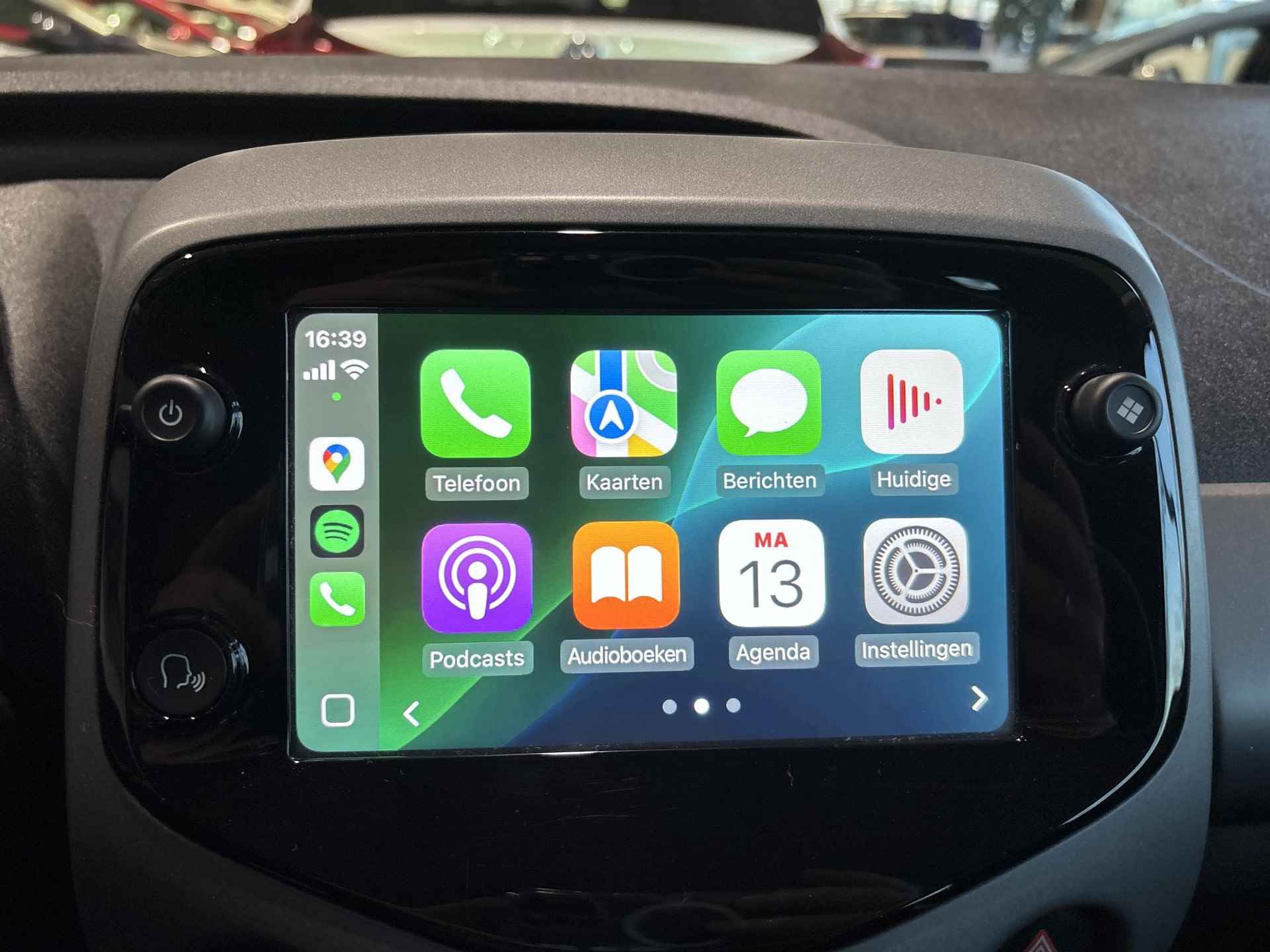 Toyota Aygo 1.0 VVT-i x-play Apple Carplay Android Auto,Camera, Stoel in hoogte te verstellen - 22/42