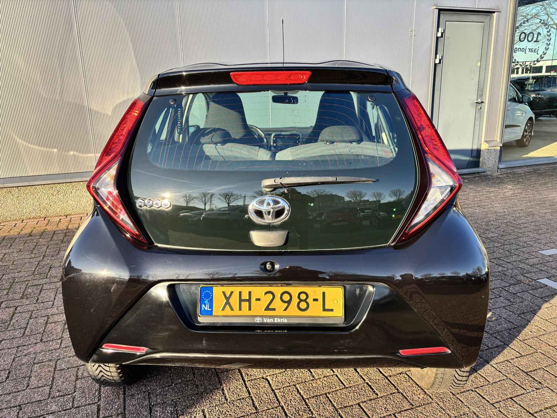 Toyota Aygo 1.0 VVT-i x-play Apple Carplay Android Auto,Camera, Stoel in hoogte te verstellen - 30/42