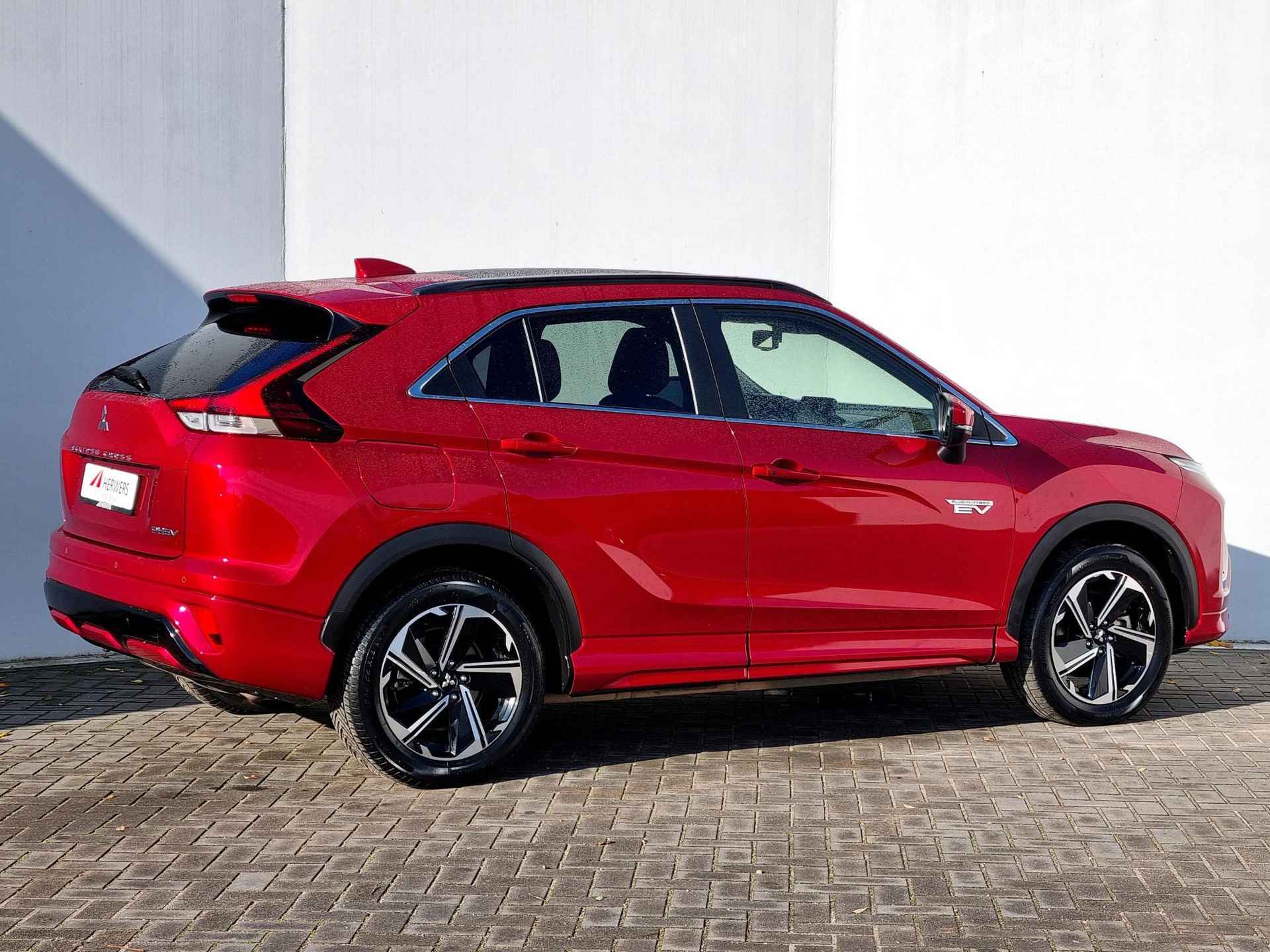 Mitsubishi Eclipse Cross 2.4 PHEV Prestige S-AWC 4WD Automaat / 1500KG Trekgewicht / Schuif-/Kanteldak / Lederen Bekleding / Camera / Cruise Control Adaptief - 3/46