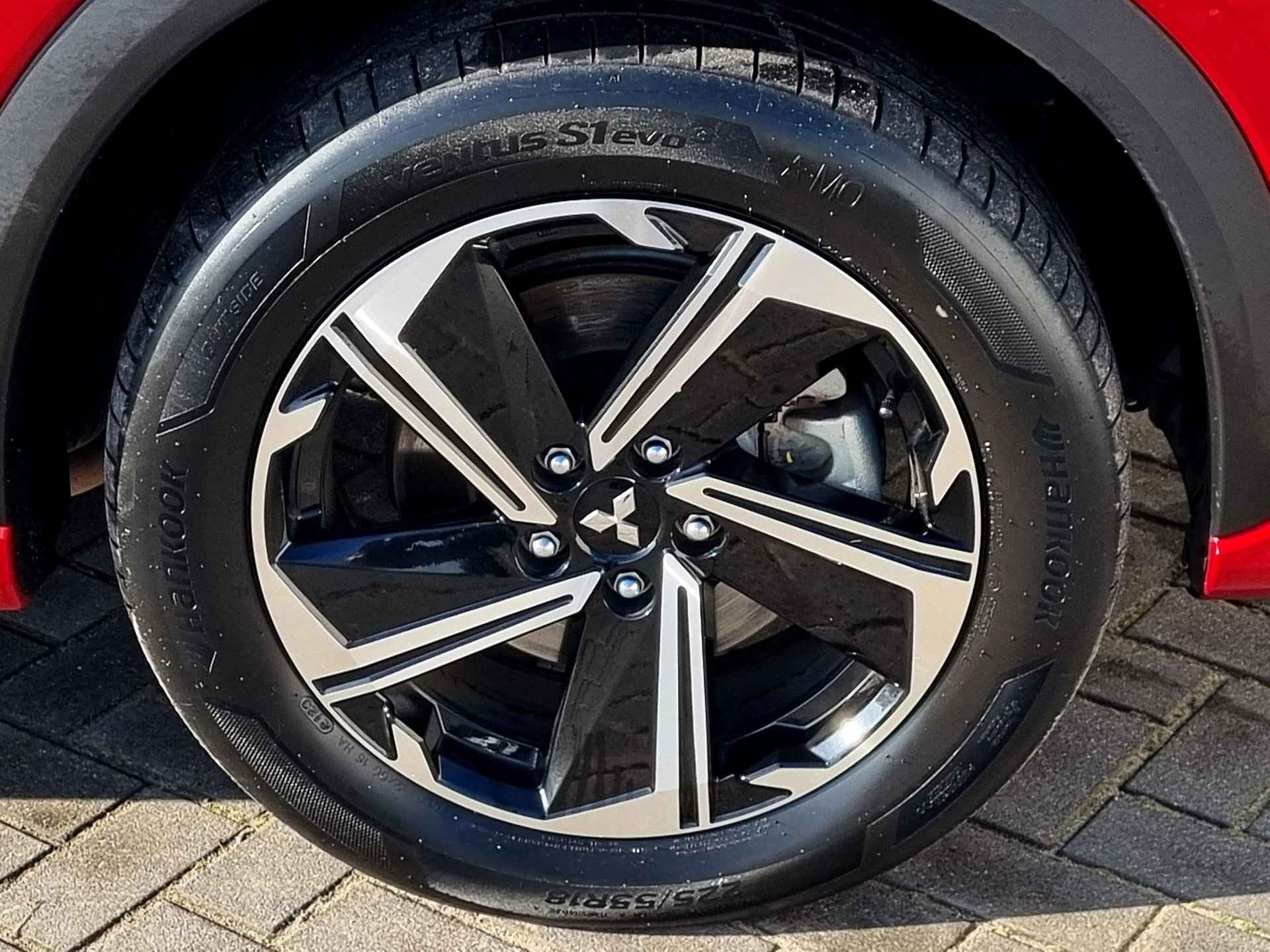 Mitsubishi Eclipse Cross 2.4 PHEV Prestige S-AWC 4WD Automaat / 1500KG Trekgewicht / Schuif-/Kanteldak / Lederen Bekleding / Camera / Cruise Control Adaptief - 19/46