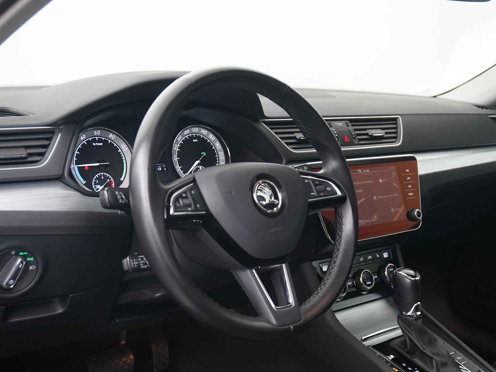 Skoda Superb Combi 1.4 TSI iV Ambition | Trekhaak | Panoramadak | Plug-In | Zondag Open! - 36/44