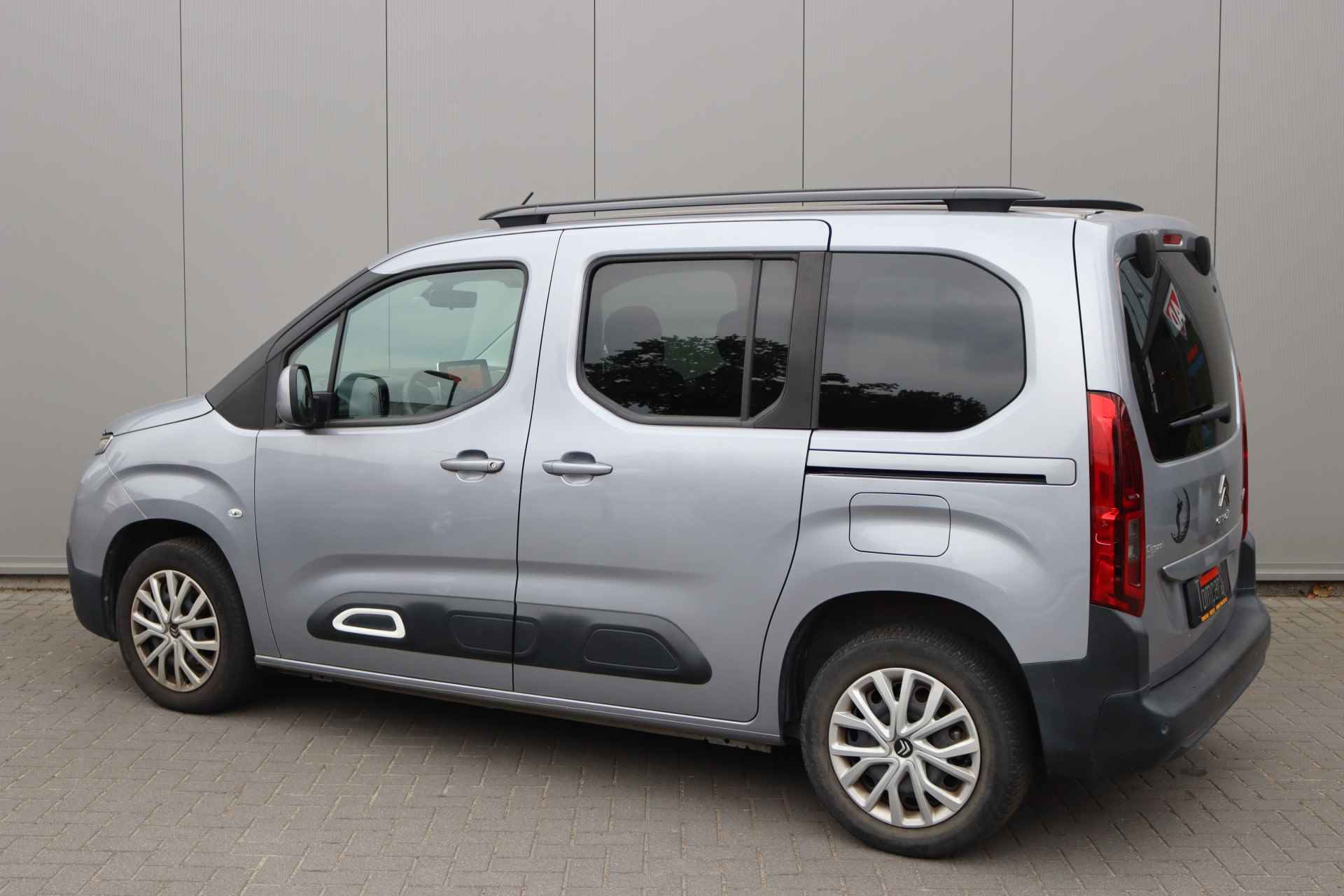 Citroën Berlingo 1.2 PureT. 110PK Feel Navigatie/Parkeerhulp/Clima/Camera/3-losse stoelen - 4/26