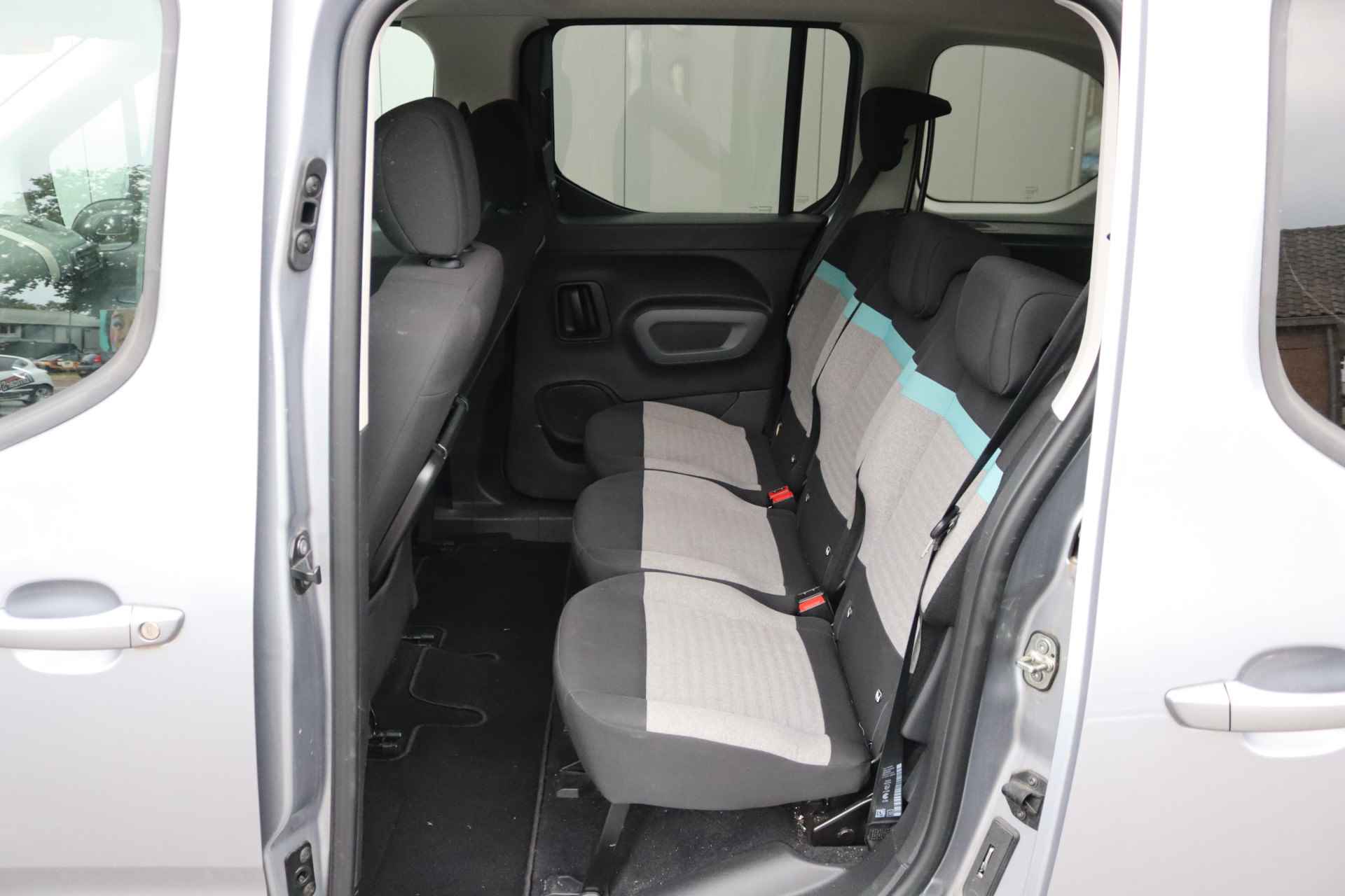 Citroën Berlingo 1.2 PureT. 110PK Feel Navigatie/Parkeerhulp/Clima/Camera/3-losse stoelen - 11/26