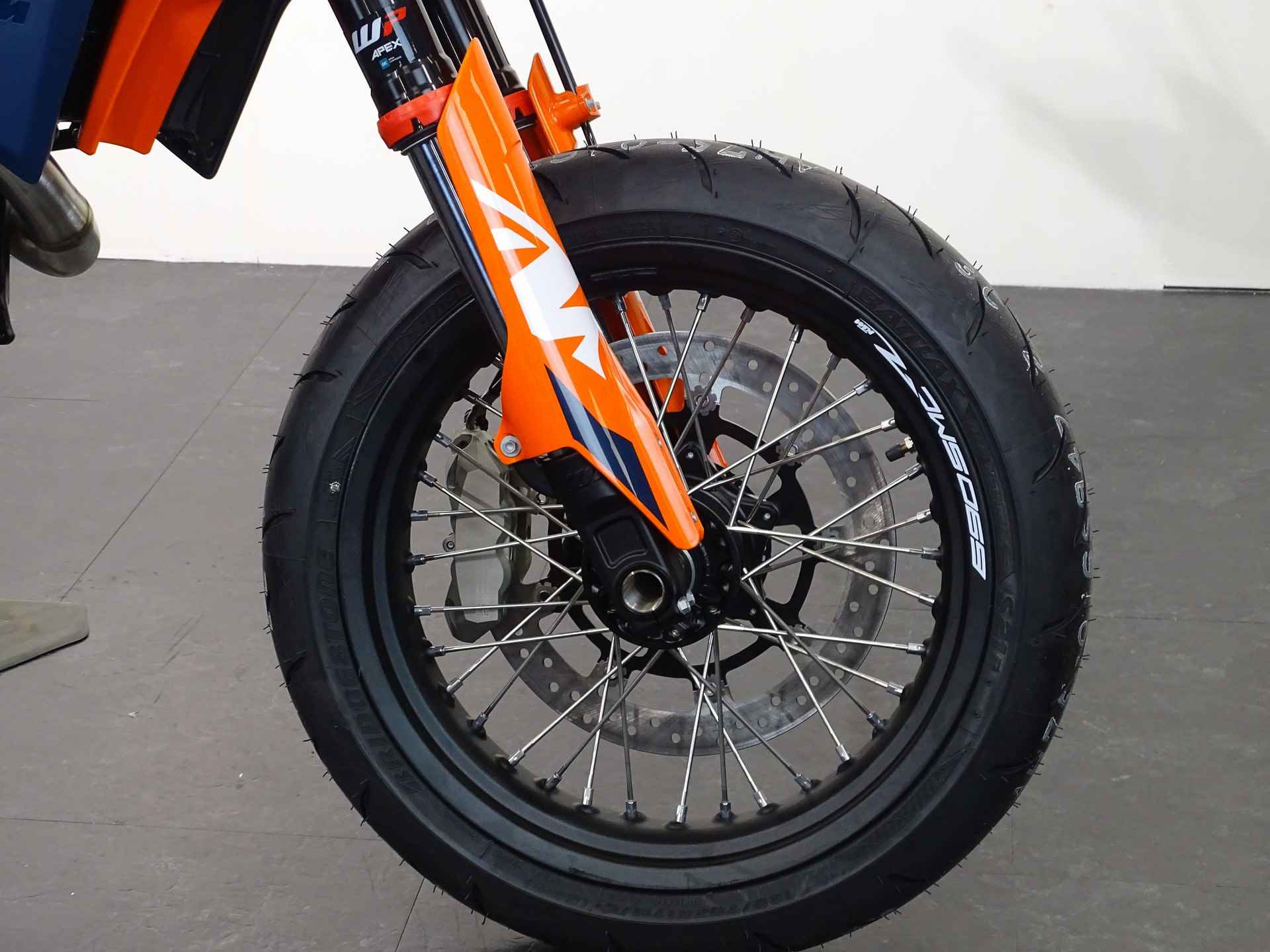 KTM 690 SMC R - 2/11