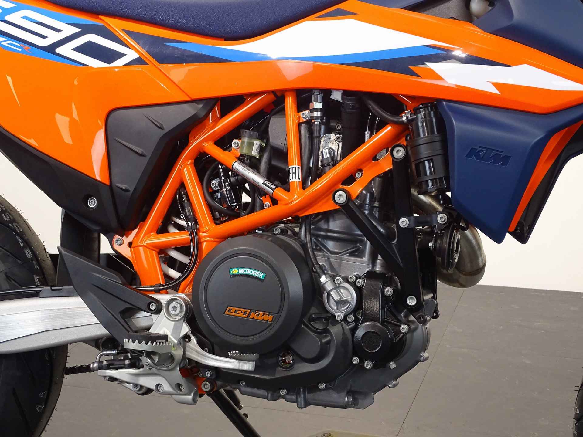 KTM 690 SMC R - 4/11