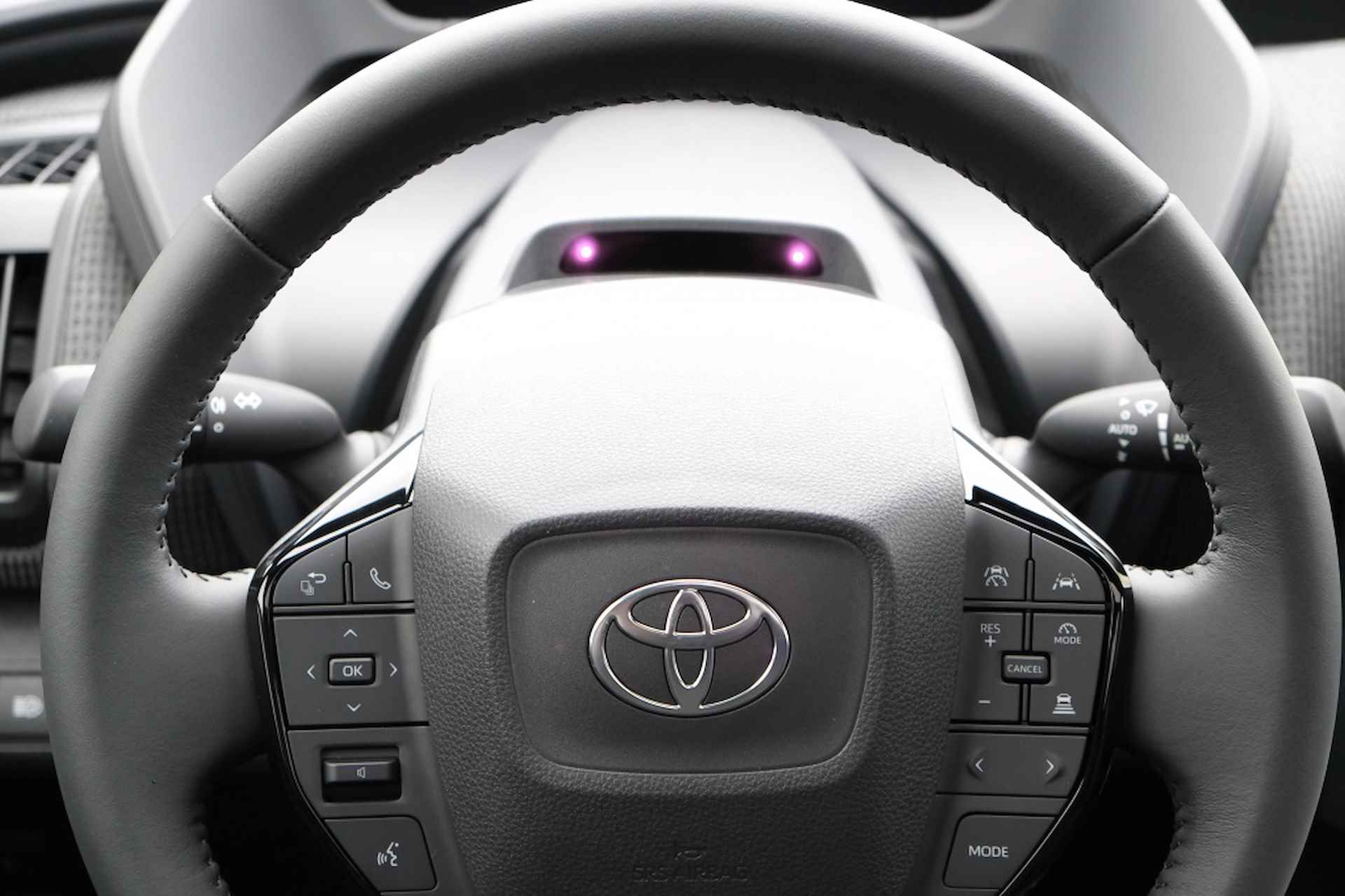 Toyota bZ4X Premium 71 kWh (3-fasen | Bi-Tone | Panoramadak | Full Options | - 11/40