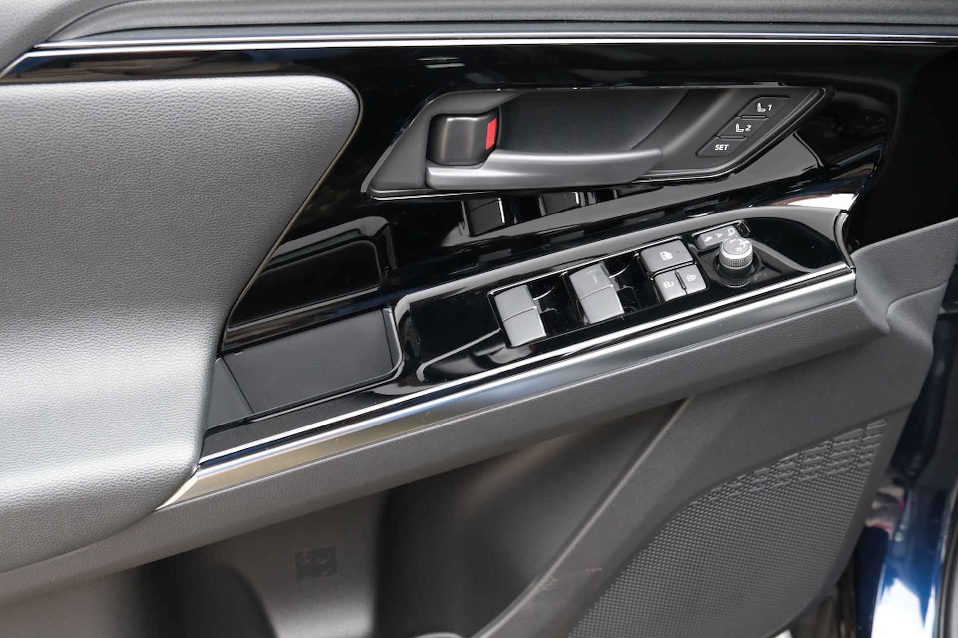 Toyota bZ4X Premium 71 kWh (3-fasen | Bi-Tone | Panoramadak | Full Options | - 13/40