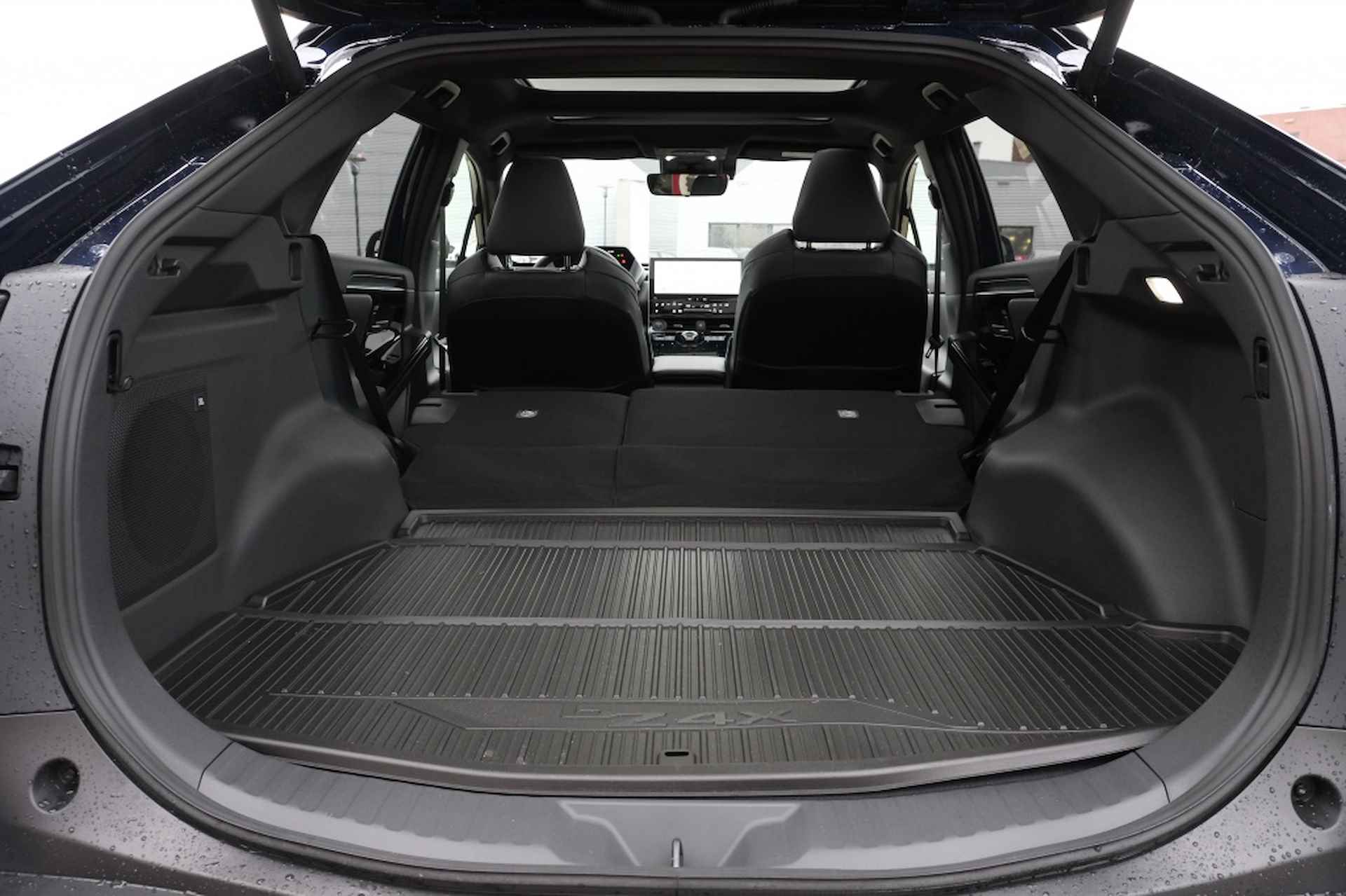 Toyota bZ4X Premium 71 kWh (3-fasen | Bi-Tone | Panoramadak | Full Options | - 29/40