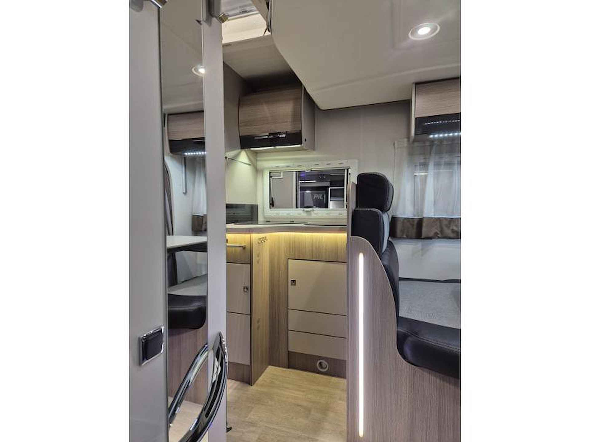 Chausson Flash 718 XLB Queensbed - 9/21