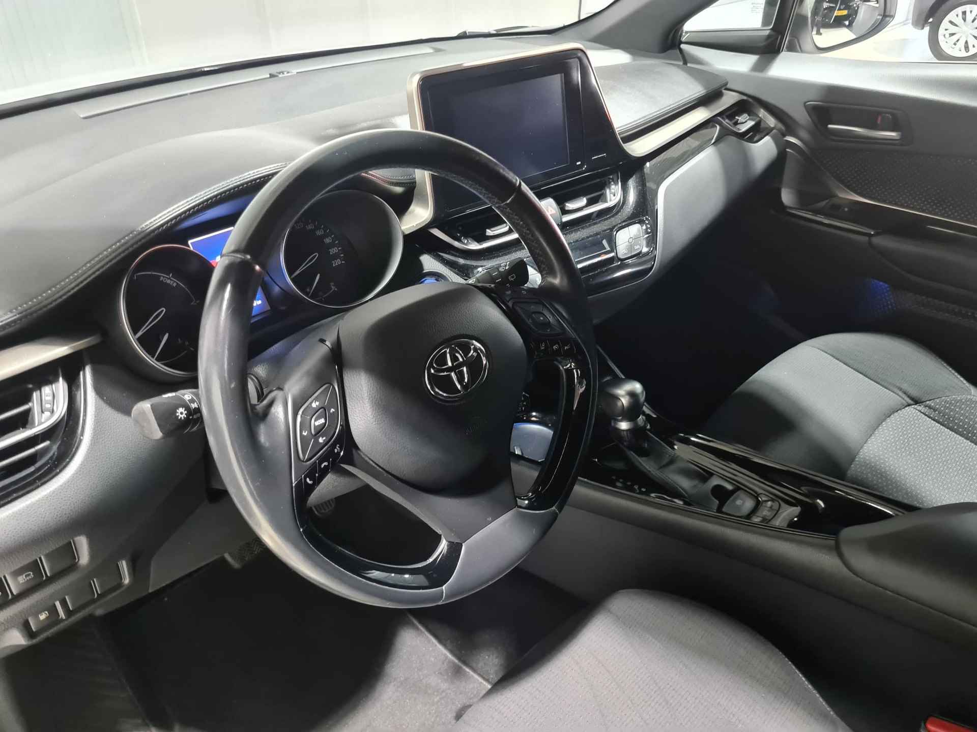 Toyota C-HR 1.8 Hybrid 122pk CVT Dynamic | Trekhaak | Navigatie | NL auto | 100% Onderhouden | Toyota garantie tot 2028! - 30/39