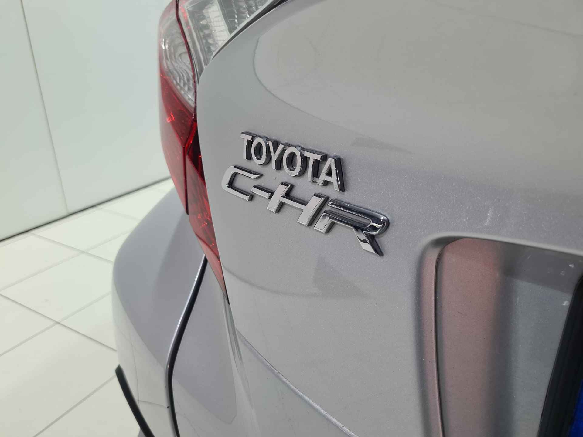 Toyota C-HR 1.8 Hybrid 122pk CVT Dynamic | Trekhaak | Navigatie | NL auto | 100% Onderhouden | Toyota garantie tot 2028! - 36/39