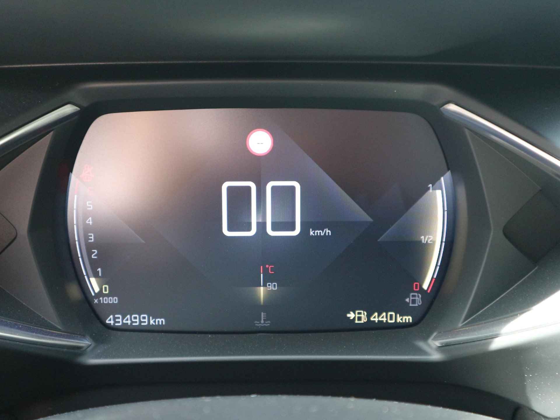 DS 3 Crossback Montmartre 1.2 100 pk / Digital dashboard / Climate control / Navigatie - 9/39