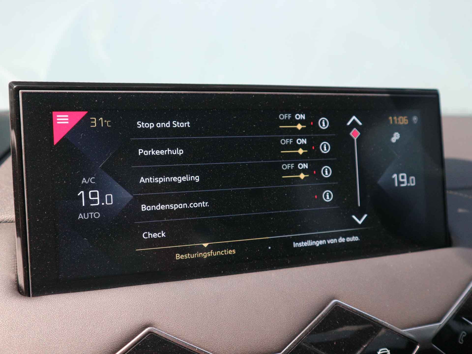 DS 3 Crossback Montmartre 1.2 100 pk / Digital dashboard / Climate control / Navigatie - 22/39