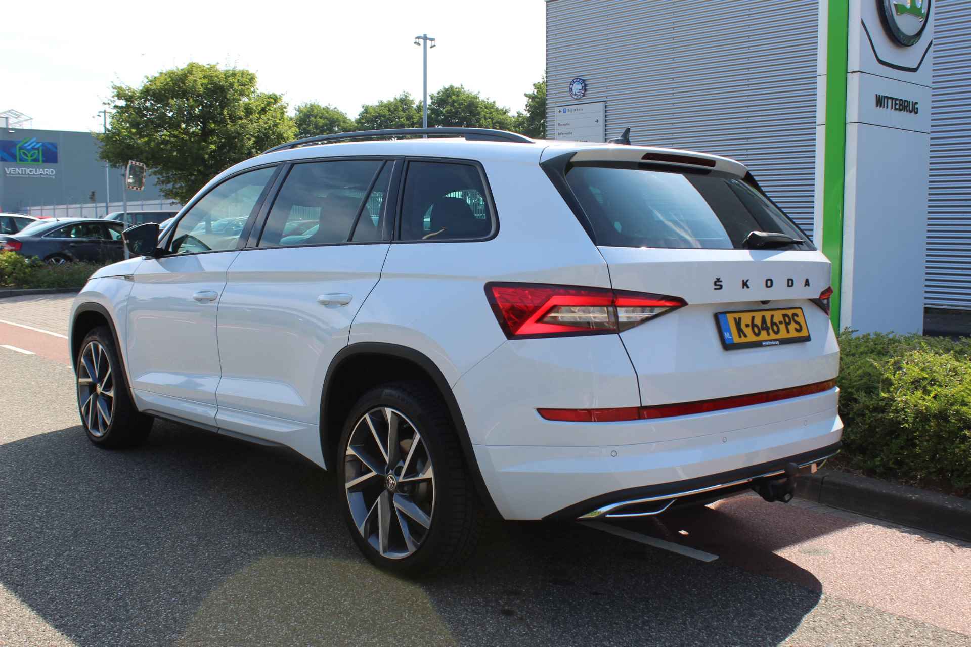 Škoda Kodiaq 1.5 TSI Sportline Business DSG/ Metallic/ Digitale Cockpit/ Led/ Panoramadak/ Leder/ Alc. Int./ Zwenkhaak/ Elec Klep/ Camera/ Parkeersensor/ 20 lmv - 6/44