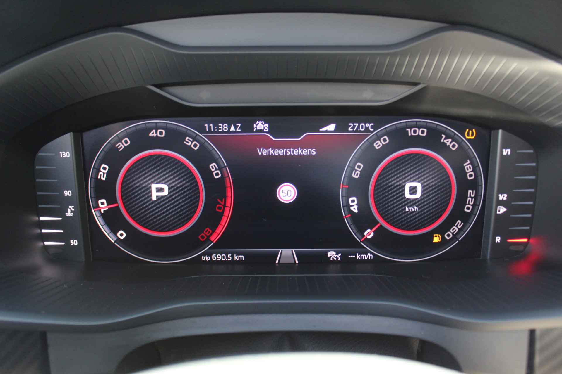 Škoda Kodiaq 1.5 TSI Sportline Business DSG/ Metallic/ Digitale Cockpit/ Led/ Panoramadak/ Leder/ Alc. Int./ Zwenkhaak/ Elec Klep/ Camera/ Parkeersensor/ 20 lmv - 24/44