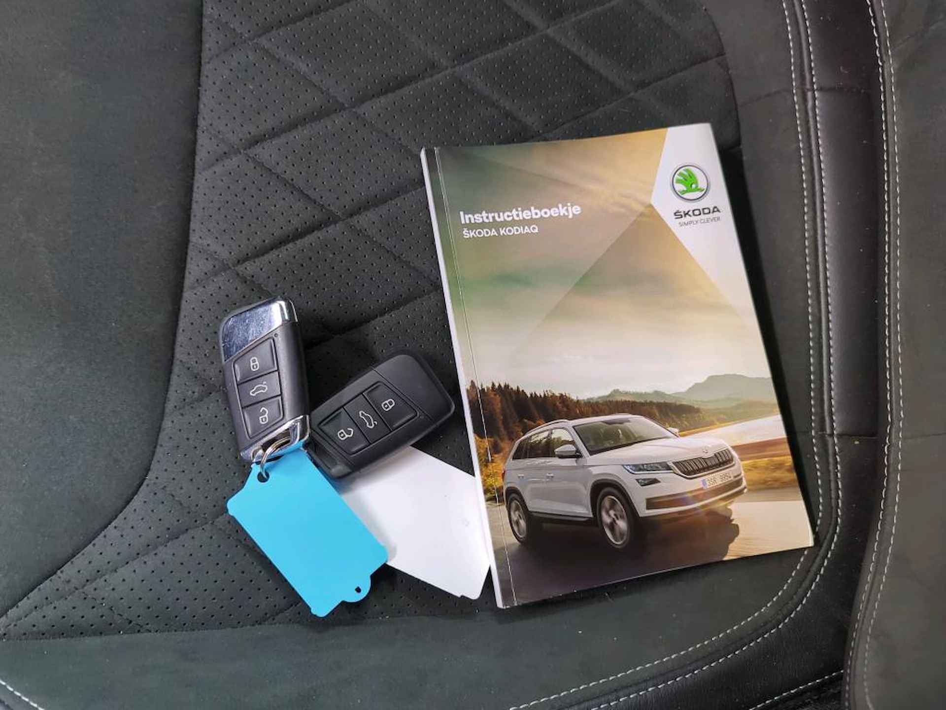 Škoda Kodiaq 1.5 TSI Sportline Business DSG/ Metallic/ Digitale Cockpit/ Led/ Panoramadak/ Leder/ Alc. Int./ Zwenkhaak/ Elec Klep/ Camera/ Parkeersensor/ 20 lmv - 44/44