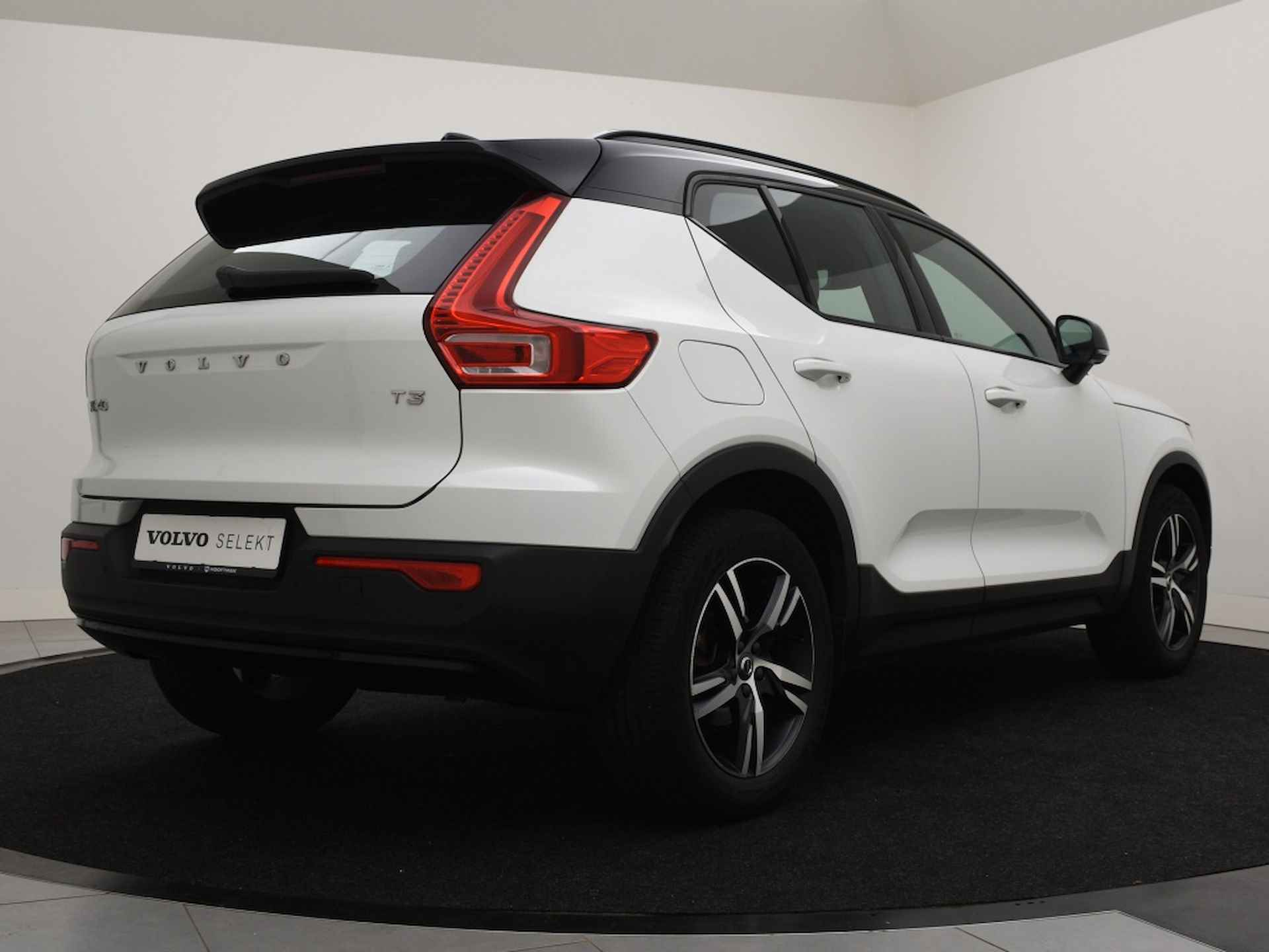 Volvo XC40 T3 AUT(8) R-DESIGN SCHUIFDAK 360GR CAMERA ACC BLIS HARMAN KARDON - 3/46