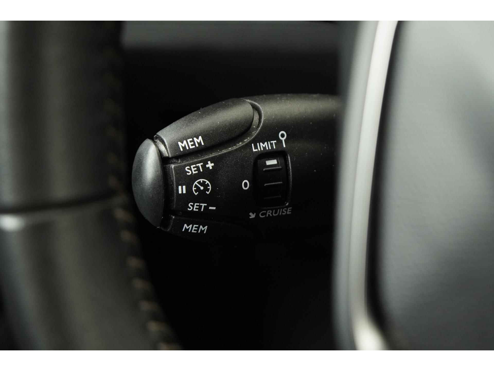 Peugeot 5008 1.2 PureTech Executive 7 Persoons | Lane assist | Navigatie | Carplay | Zondag Open! - 29/45