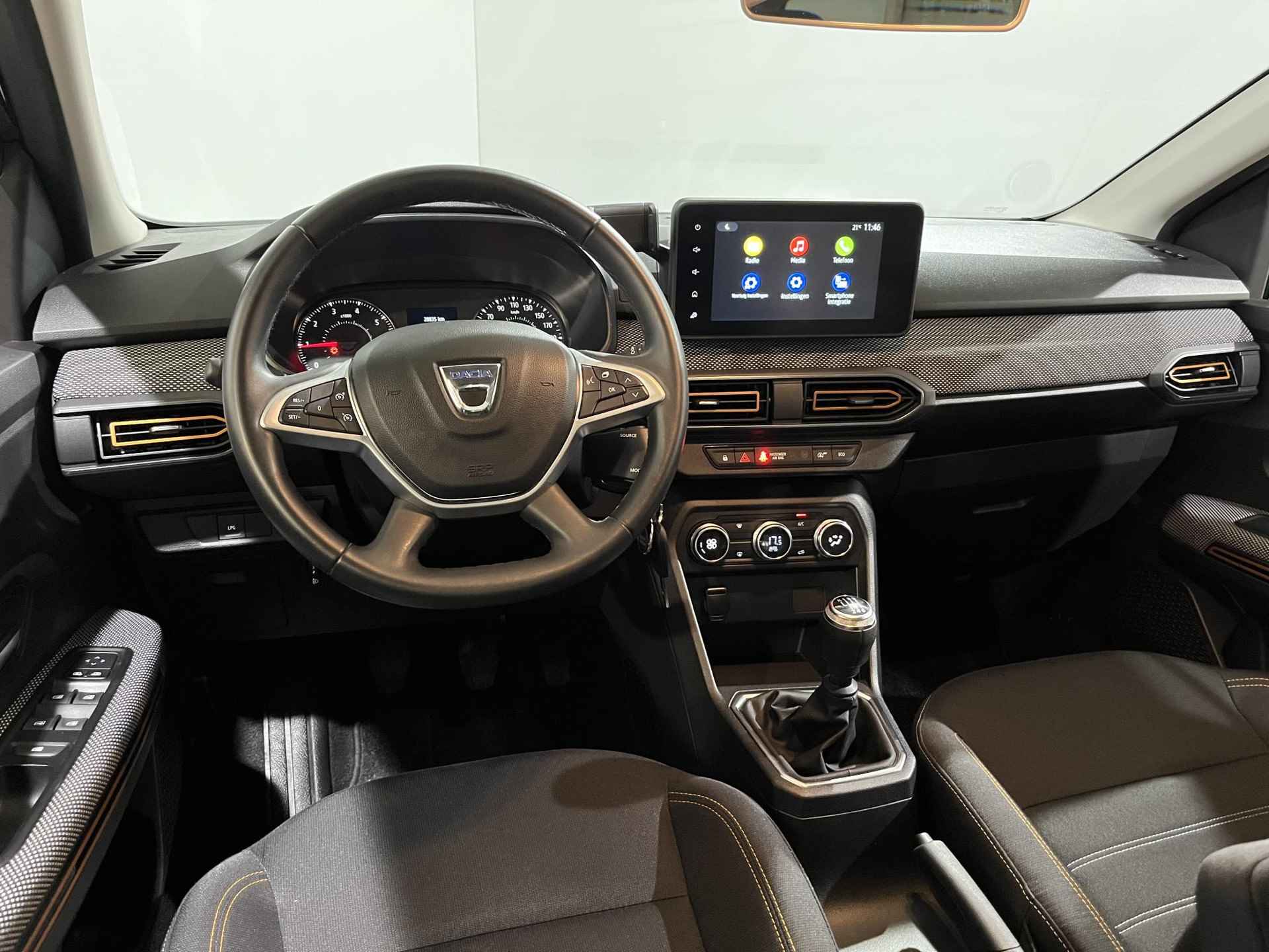 Dacia Sandero 1.0 - 100PK TCe Bi-Fuel Expression | 1e eigenaar | Trekhaak | Apple CarPlay/Android Auto | Full LED | Camera | Cruise Control | Parkeersensoren | Climate Control | Licht & Regen Sensor | - 11/29