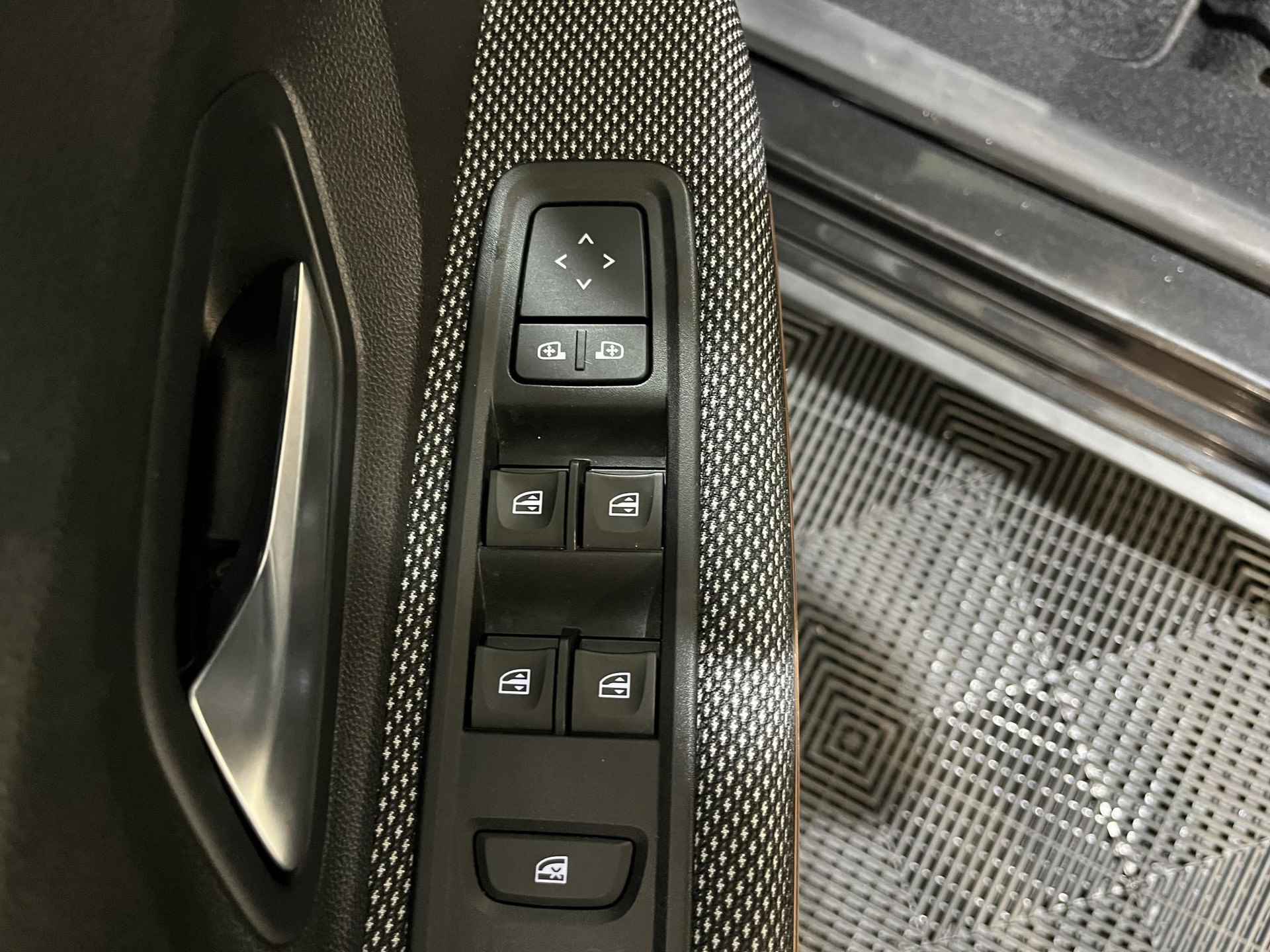 Dacia Sandero 1.0 - 100PK TCe Bi-Fuel Expression | 1e eigenaar | Trekhaak | Apple CarPlay/Android Auto | Full LED | Camera | Cruise Control | Parkeersensoren | Climate Control | Licht & Regen Sensor | - 14/29