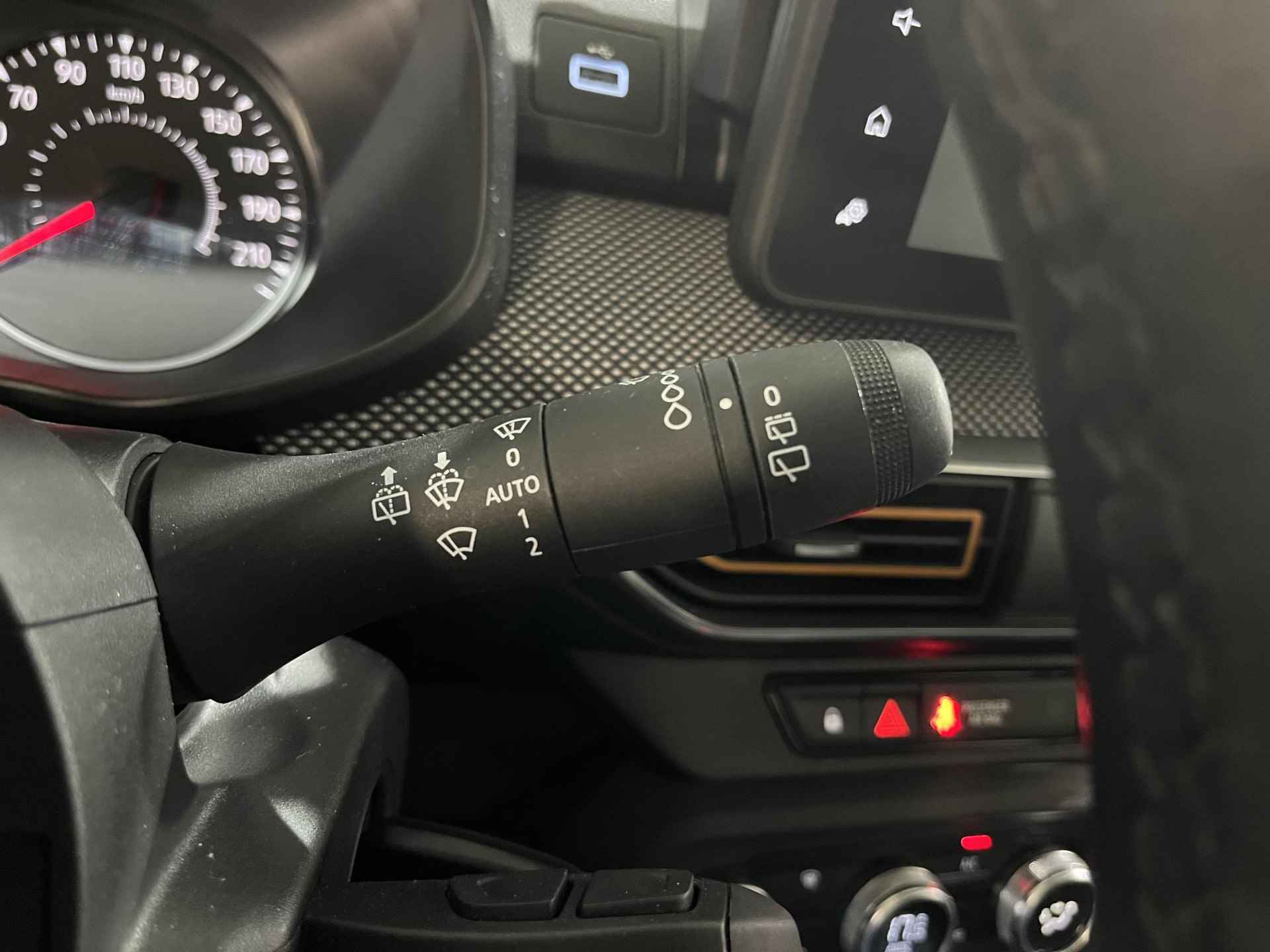 Dacia Sandero 1.0 - 100PK TCe Bi-Fuel Expression | 1e eigenaar | Trekhaak | Apple CarPlay/Android Auto | Full LED | Camera | Cruise Control | Parkeersensoren | Climate Control | Licht & Regen Sensor | - 17/29