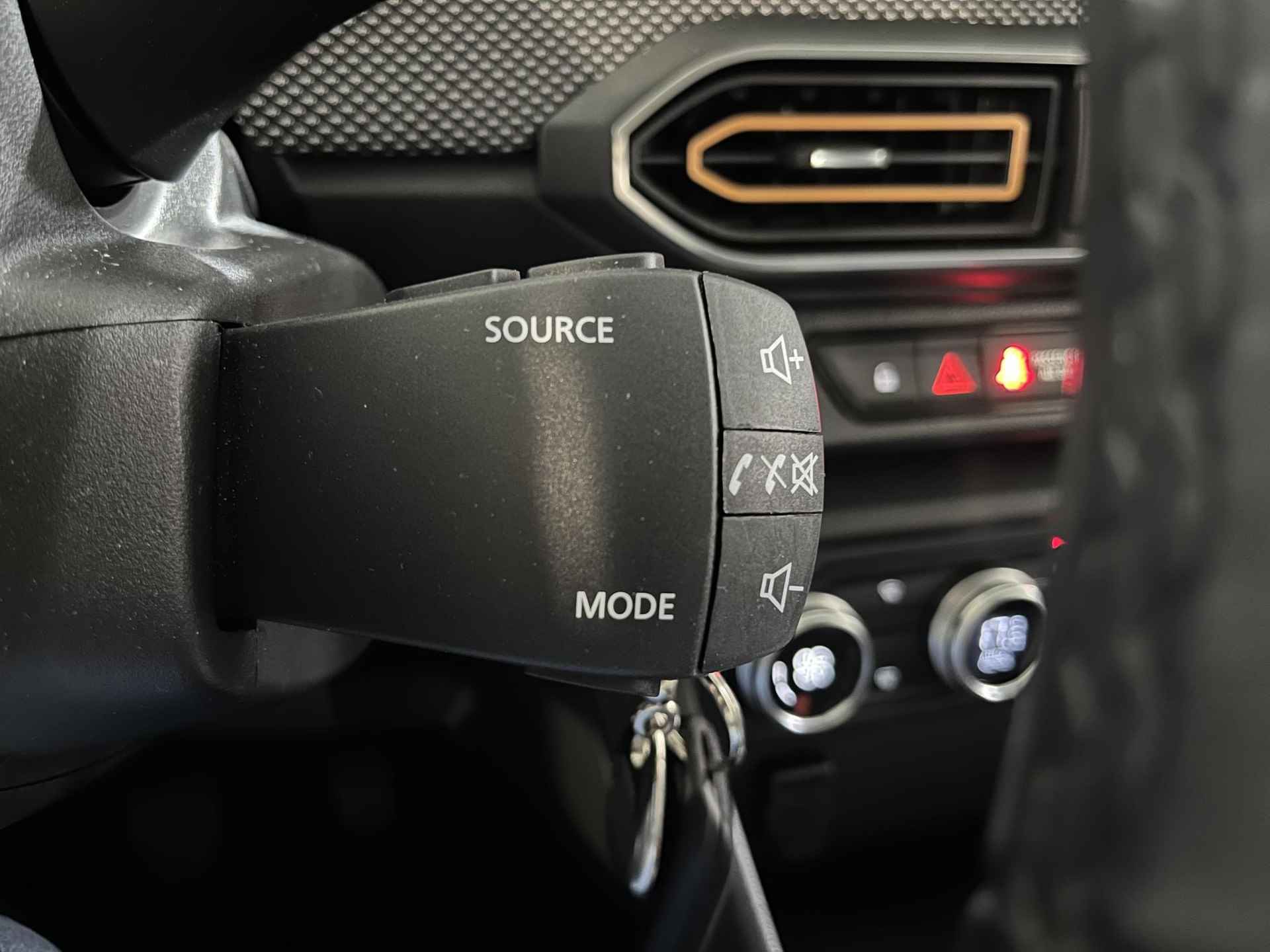 Dacia Sandero 1.0 - 100PK TCe Bi-Fuel Expression | 1e eigenaar | Trekhaak | Apple CarPlay/Android Auto | Full LED | Camera | Cruise Control | Parkeersensoren | Climate Control | Licht & Regen Sensor | - 18/29