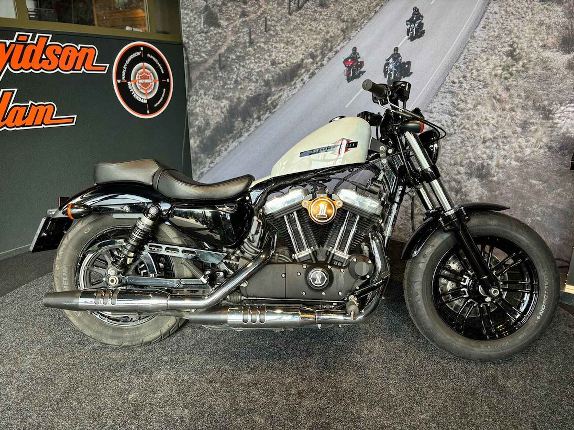 Harley-Davidson SPORTSTER FORTY-EIGHT - 1/6