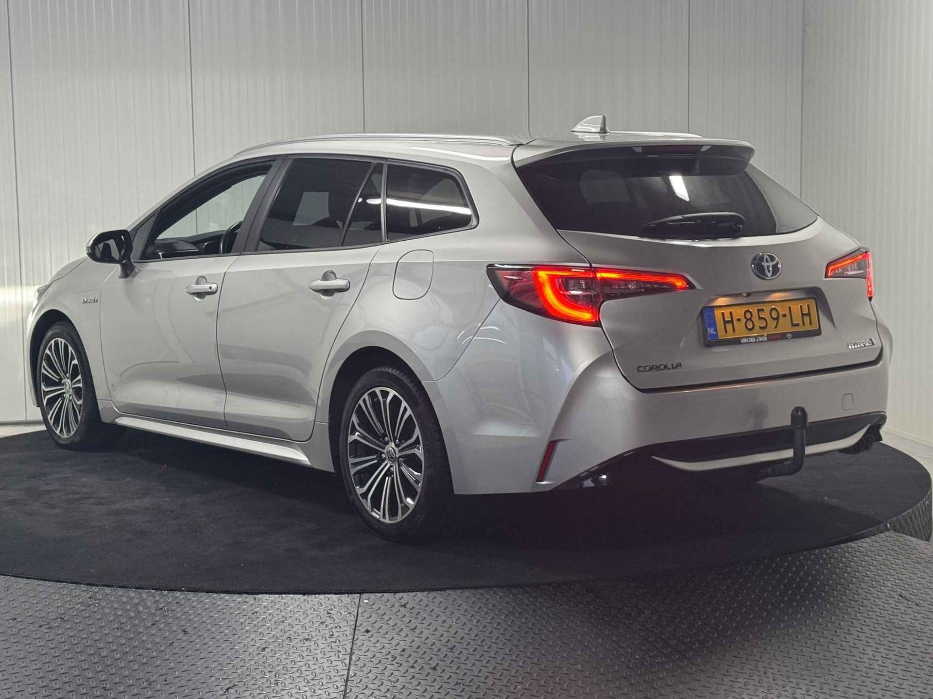 Toyota Corolla Touring Sports 2.0 Hybrid Business Plus Trekhaak Stoelverw. - 3/16