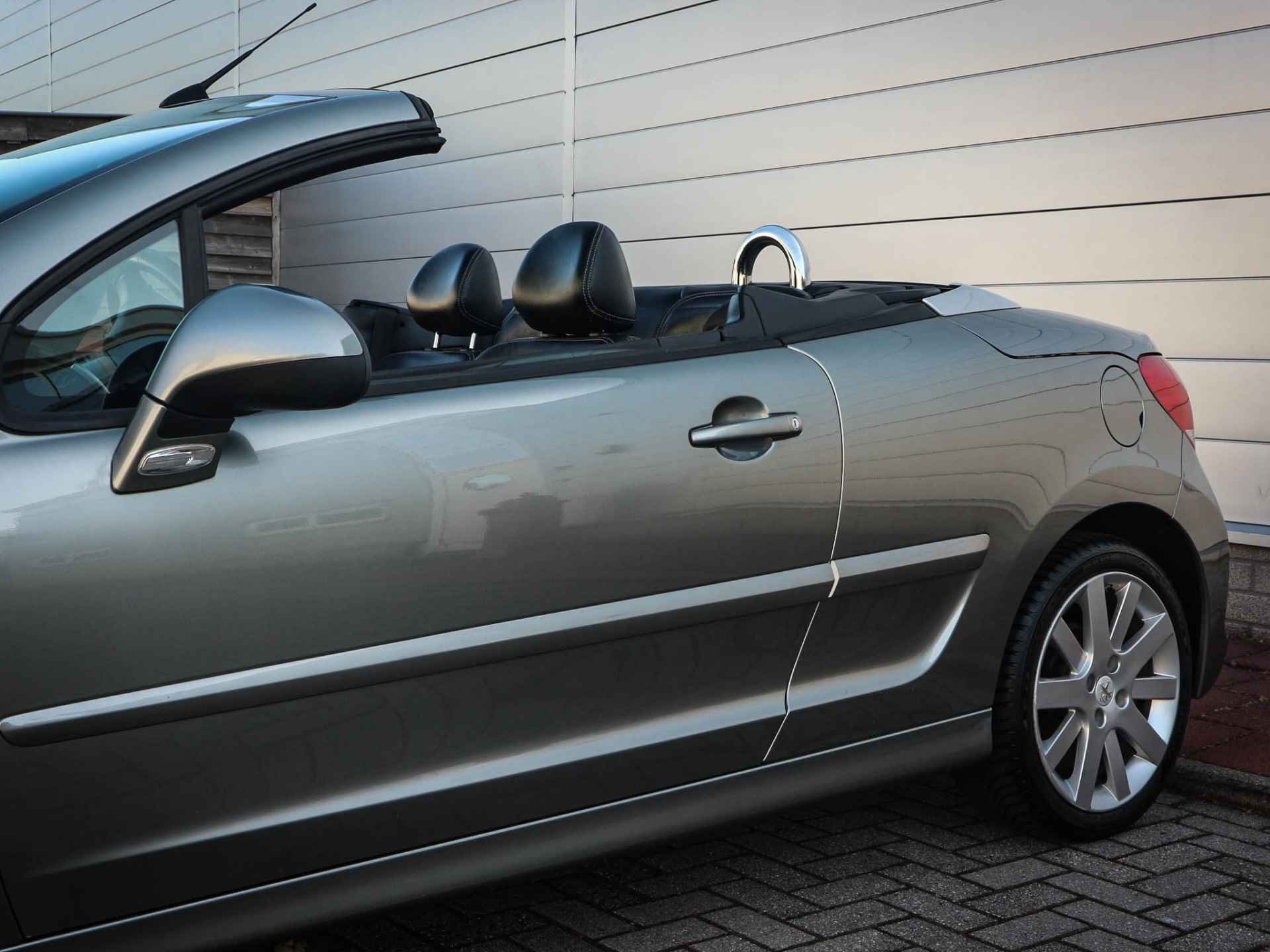 Peugeot 207 CC 1.6 VTi Griffe | Clima | Cruise | Pdc | Leer | 17 Inch | Allseason | Stoelverwarming | - 17/44