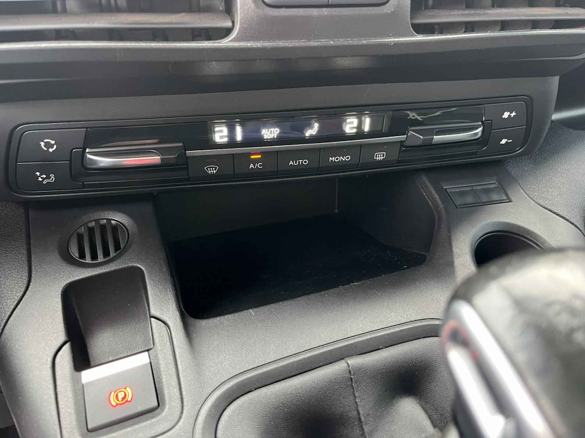 PEUGEOT Rifter 1.2 110pk Navi Carplay Camera Led Airco(ECC) bj2021 - 17/27