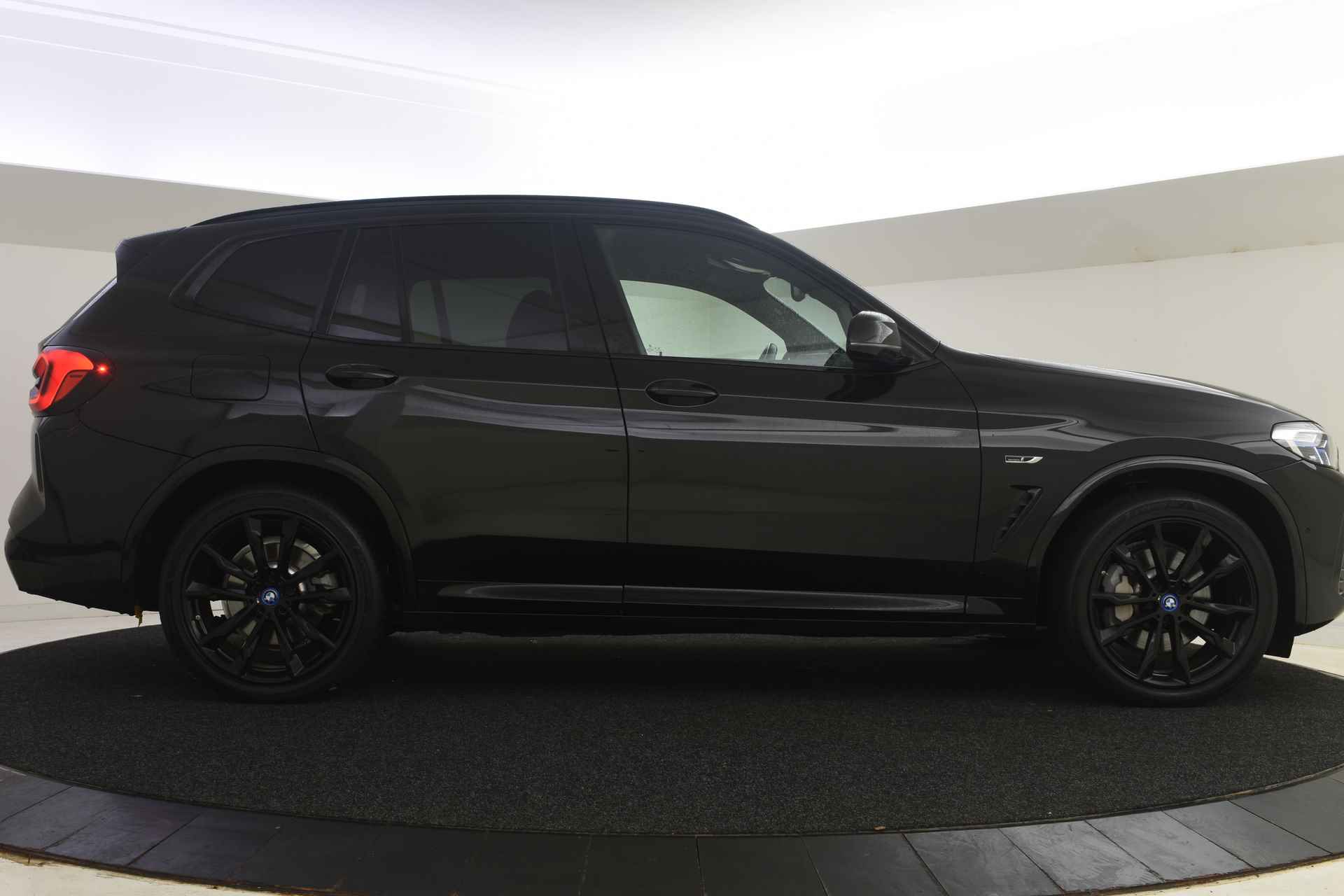 BMW X3 xDrive30e High Executive M Sport Automaat / Panoramadak / Sportstoelen / Stoelverwarming / Laserlight / Parking Assistant / Head-Up / Live Cockpit Professional - 12/58