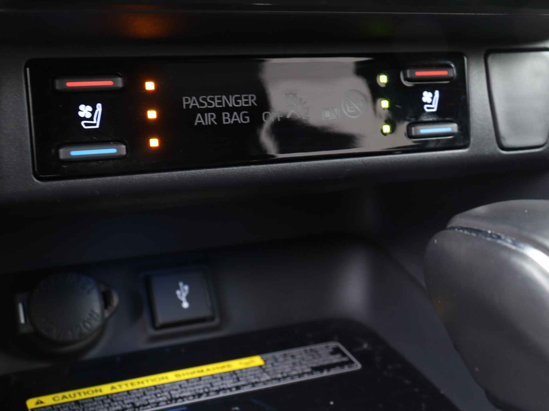 Toyota RAV4 2.5 Plug-in Hybrid AWD Bi-Tone Plus Limited | Premium Pack | Winter Pack | JBL | - 36/49