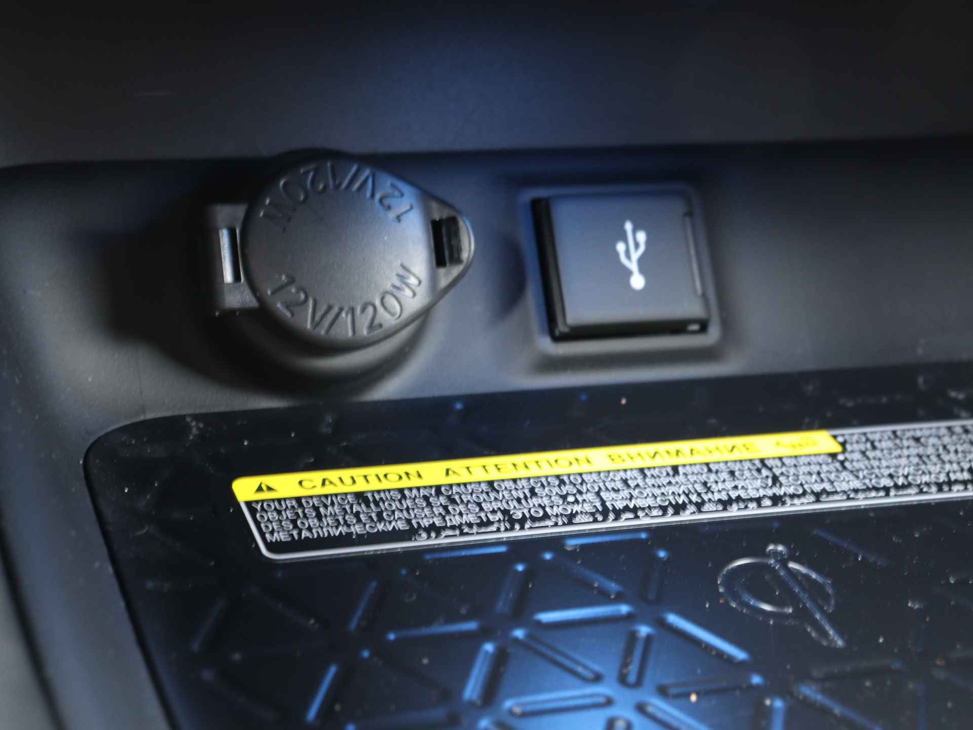 Toyota RAV4 2.5 Plug-in Hybrid AWD Bi-Tone Plus Limited | Premium Pack | Winter Pack | JBL | - 37/49
