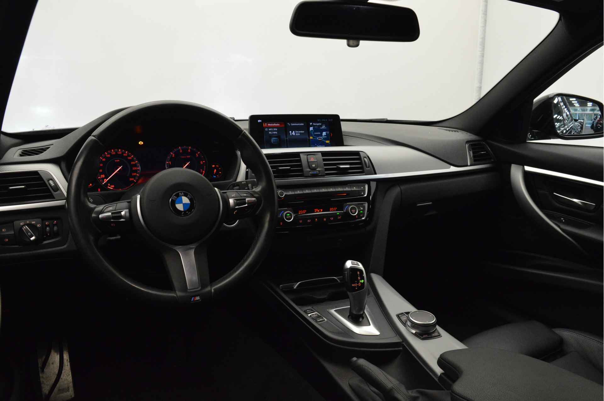 BMW 3 Serie Touring 318i Executive M Sport Automaat / Sportstoelen / Stoelverwarming / LED / Cruise Control / Airconditioning / PDC achter / Navigatie Professional - 8/20