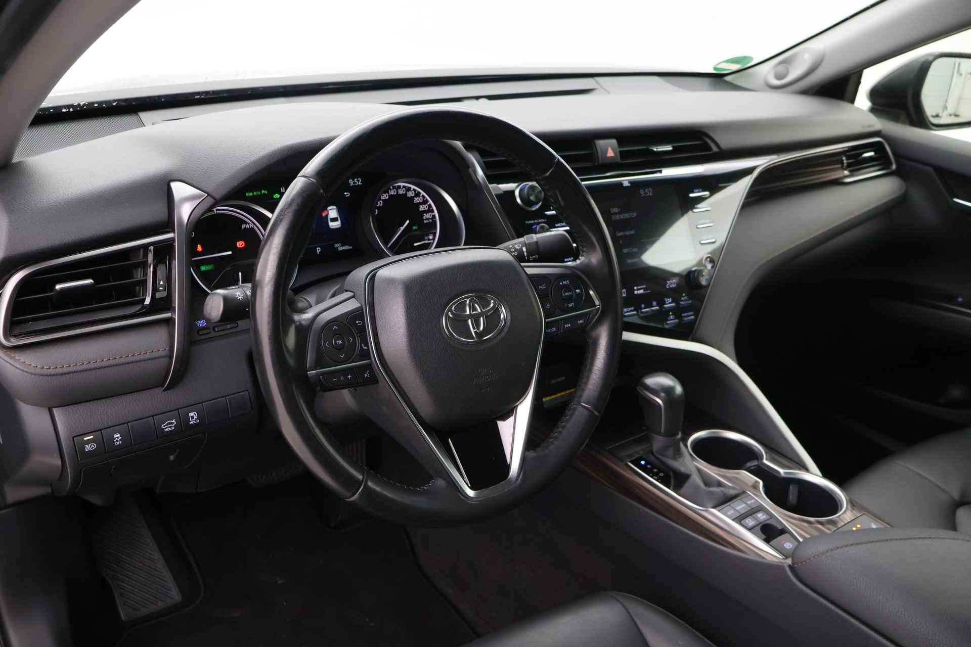 Toyota Camry 2.5 Hybrid Premium Navigatie Dodehoek JBL - 2/34