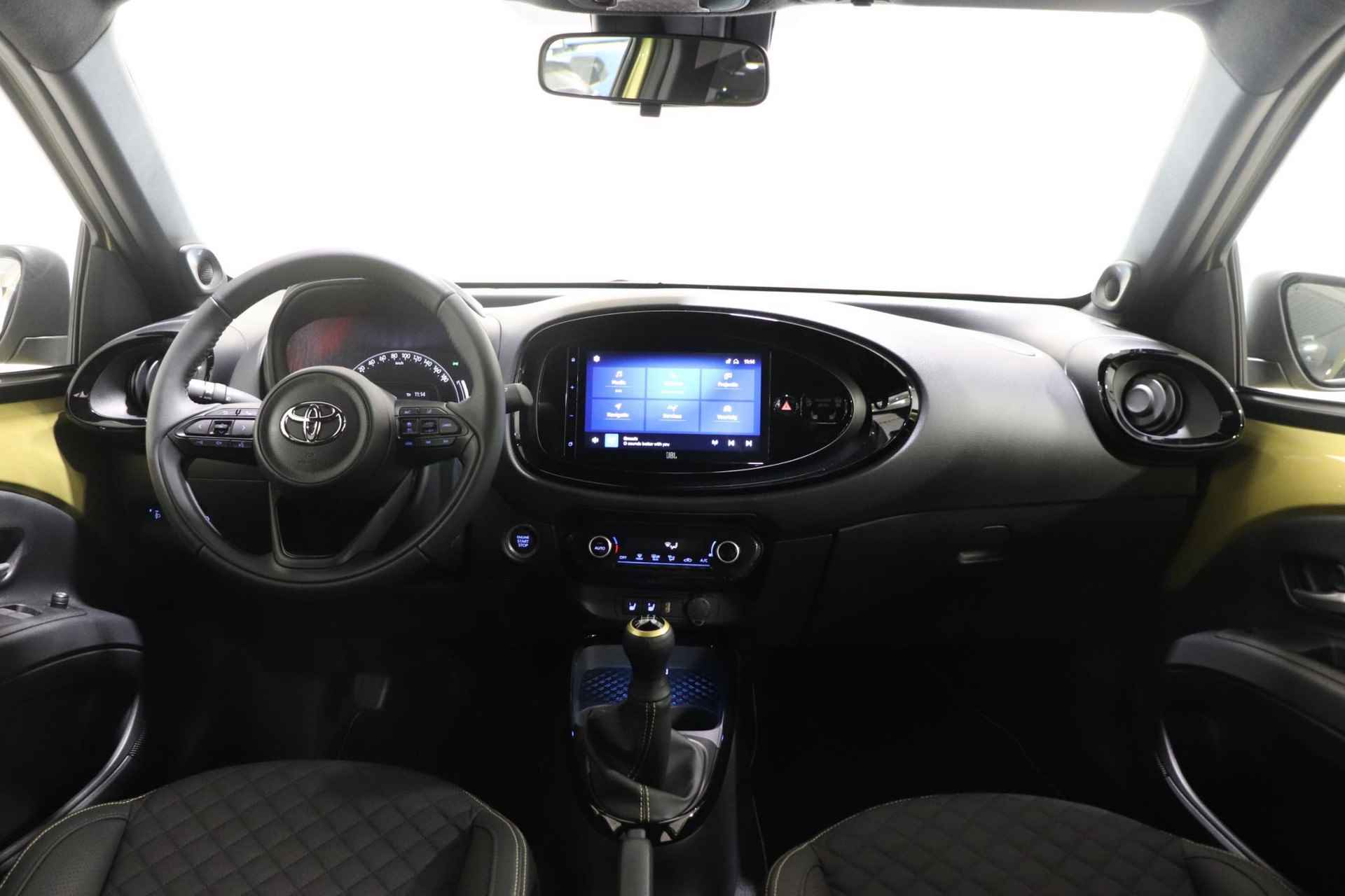 Toyota Aygo X 1.0 VVT-i MT Premium, JBL + subwoofer, NAVI, Sensoren, Camera, Draadloos Apple Carplay/Android Auto, Cruise control! - 3/36