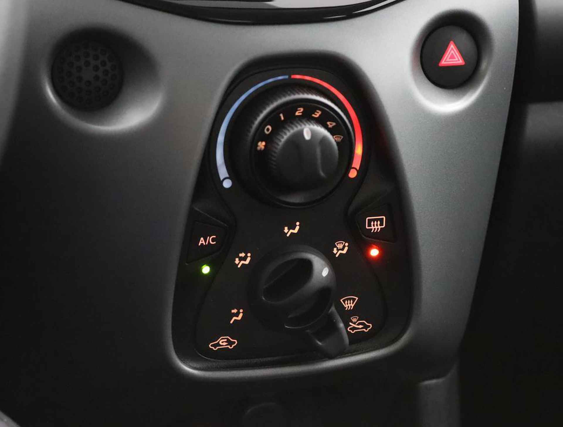 Toyota Aygo 1.0 VVT-i x-play | Apple carplay/Android auto | Parkeercamera | Groot display | - 7/52