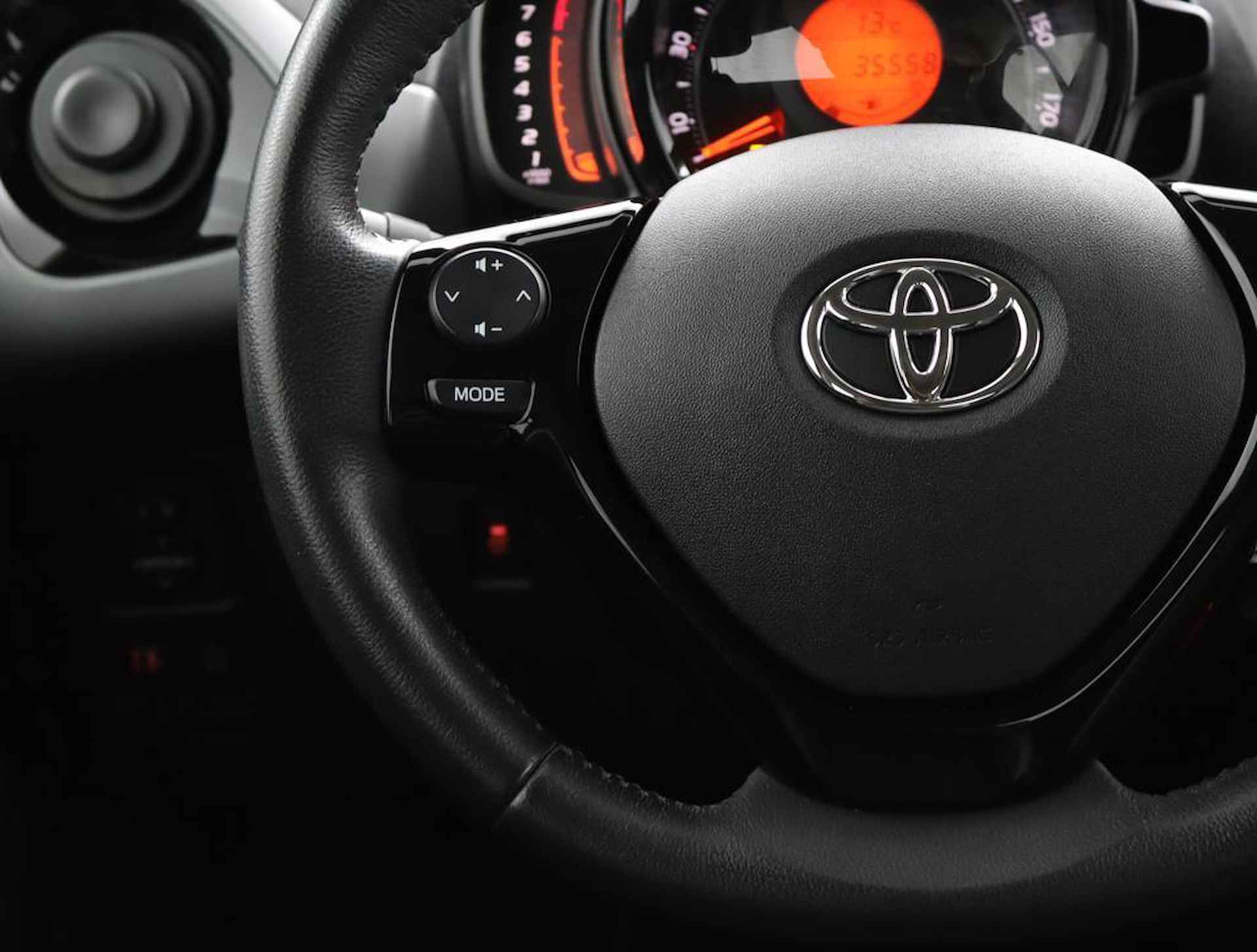 Toyota Aygo 1.0 VVT-i x-play | Apple carplay/Android auto | Parkeercamera | Groot display | - 19/52