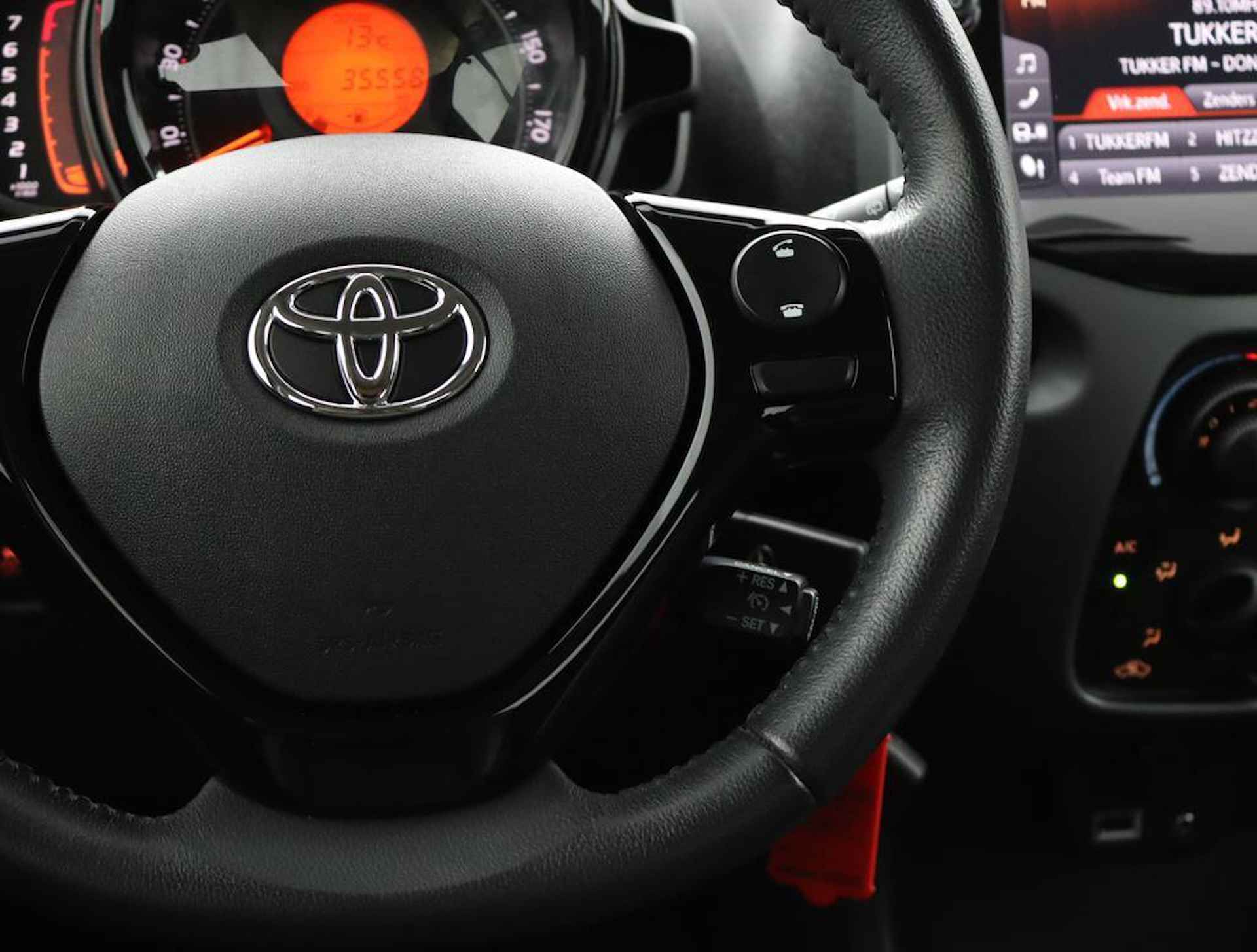 Toyota Aygo 1.0 VVT-i x-play | Apple carplay/Android auto | Parkeercamera | Groot display | - 21/52
