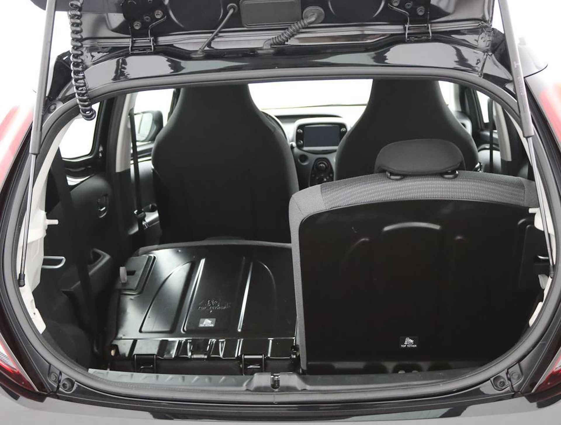 Toyota Aygo 1.0 VVT-i x-play | Apple carplay/Android auto | Parkeercamera | Groot display | - 24/52