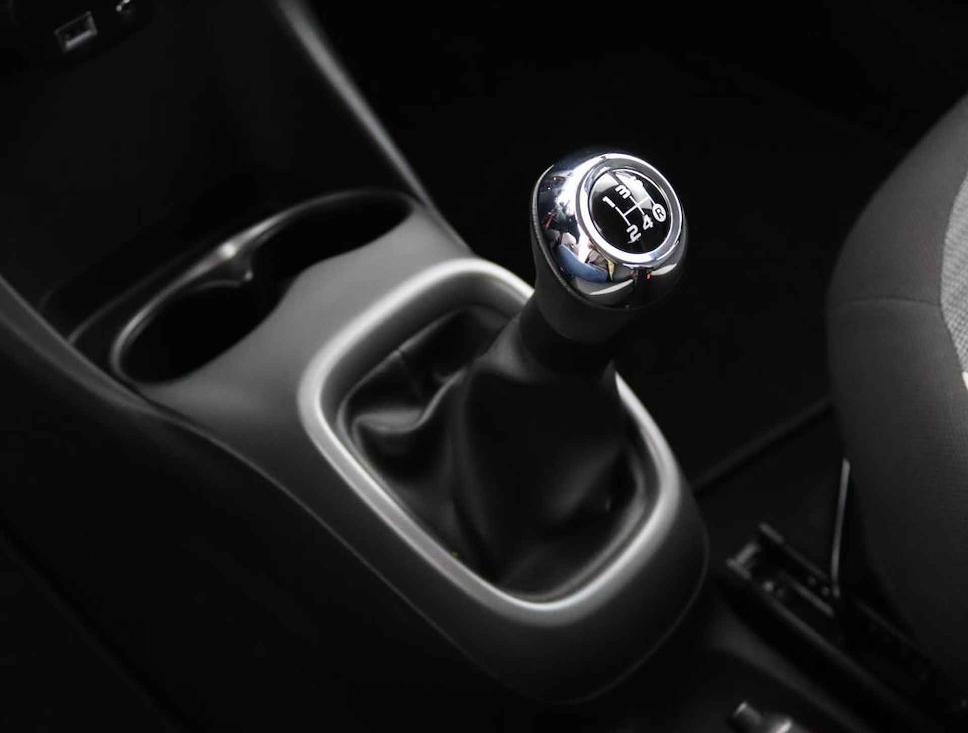 Toyota Aygo 1.0 VVT-i x-play | Apple carplay/Android auto | Parkeercamera | Groot display | - 26/52