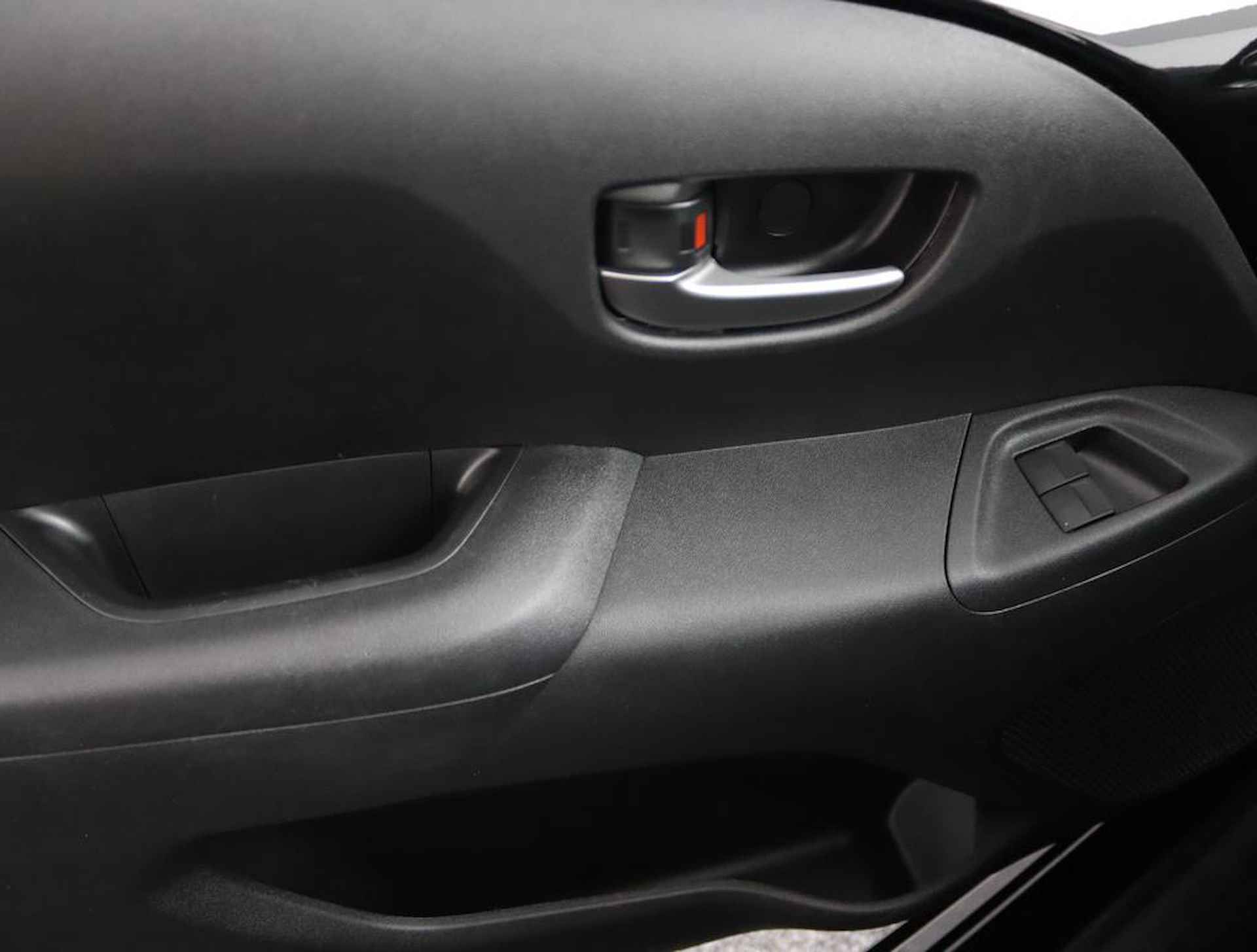 Toyota Aygo 1.0 VVT-i x-play | Apple carplay/Android auto | Parkeercamera | Groot display | - 27/52