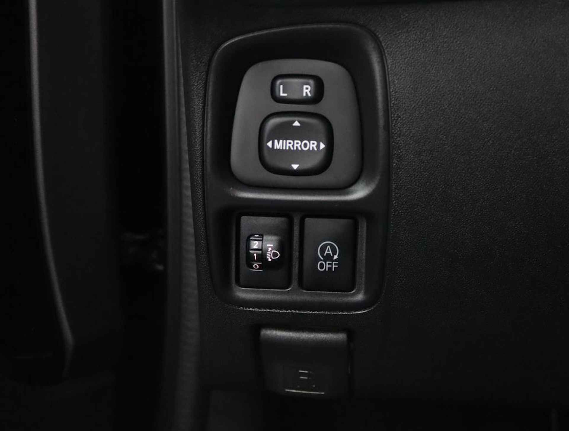 Toyota Aygo 1.0 VVT-i x-play | Apple carplay/Android auto | Parkeercamera | Groot display | - 42/52