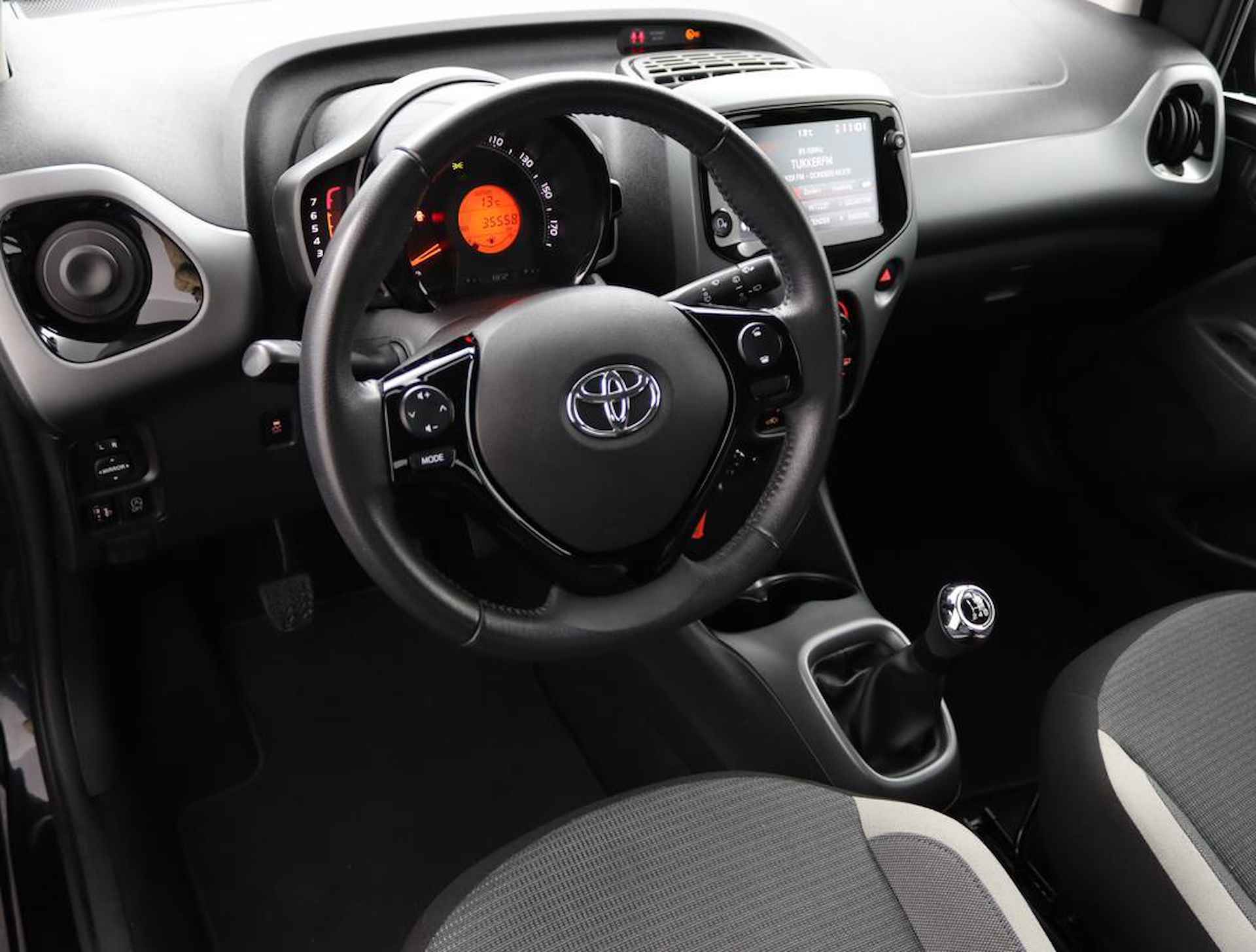 Toyota Aygo 1.0 VVT-i x-play | Apple carplay/Android auto | Parkeercamera | Groot display | - 46/52