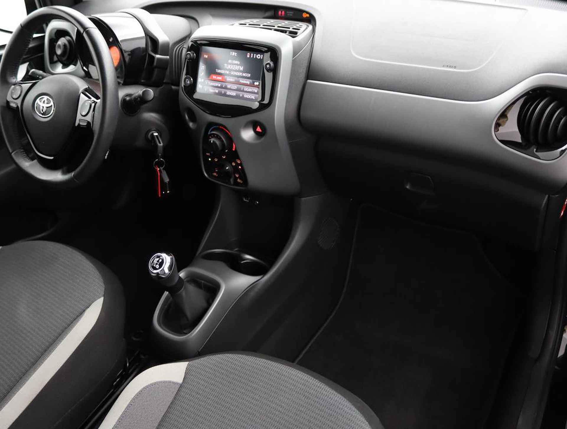 Toyota Aygo 1.0 VVT-i x-play | Apple carplay/Android auto | Parkeercamera | Groot display | - 47/52